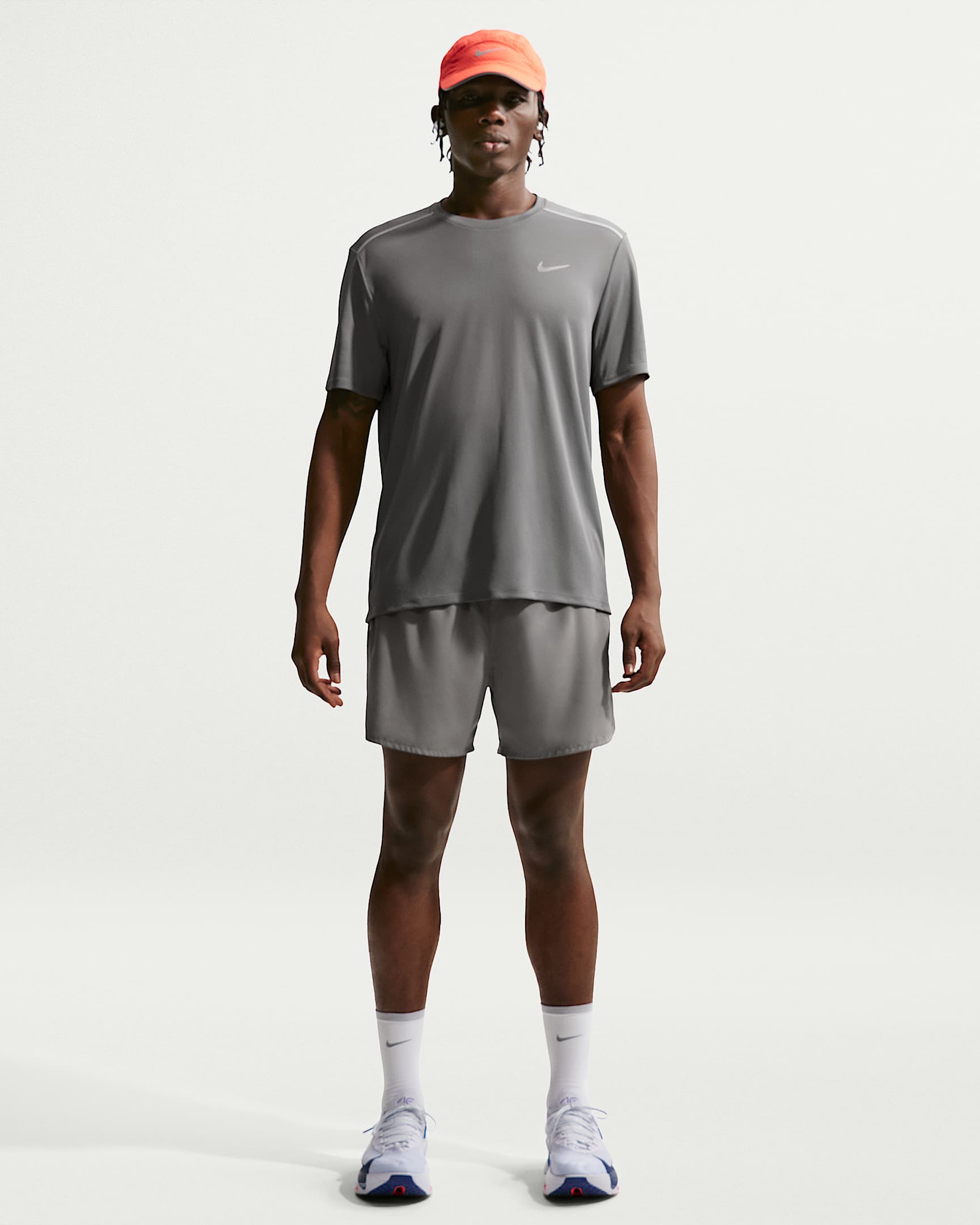 Nike Miler Dri-FIT Kısa Kollu Erkek Koşu Üstü - Smoke Grey/Iron Grey
