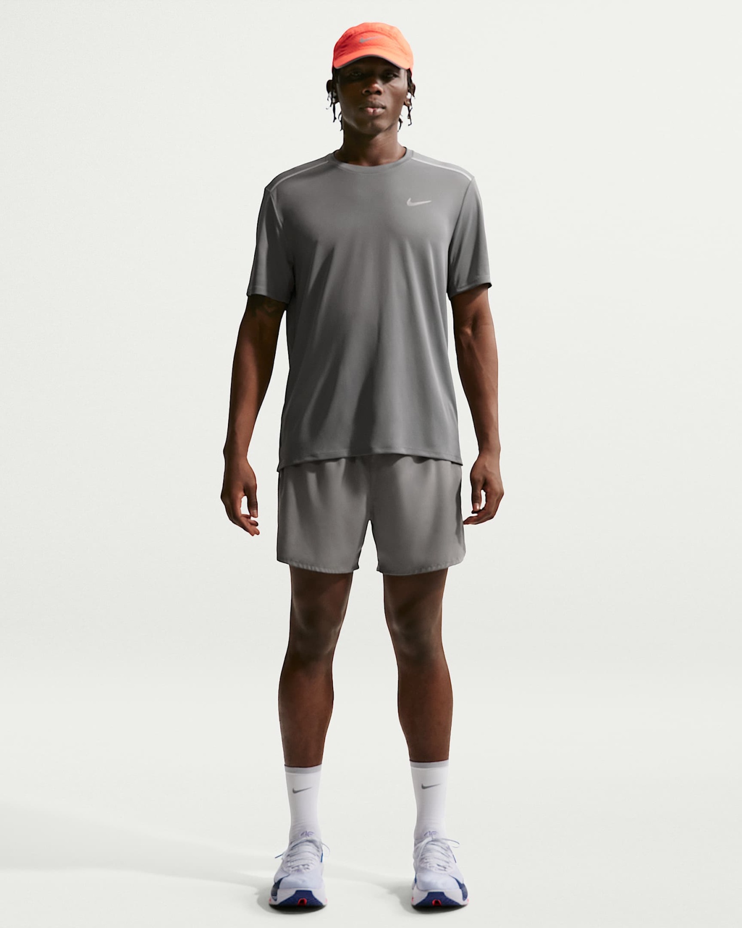 Nike Miler Dri-FIT Kısa Kollu Erkek Koşu Üstü - Smoke Grey/Iron Grey