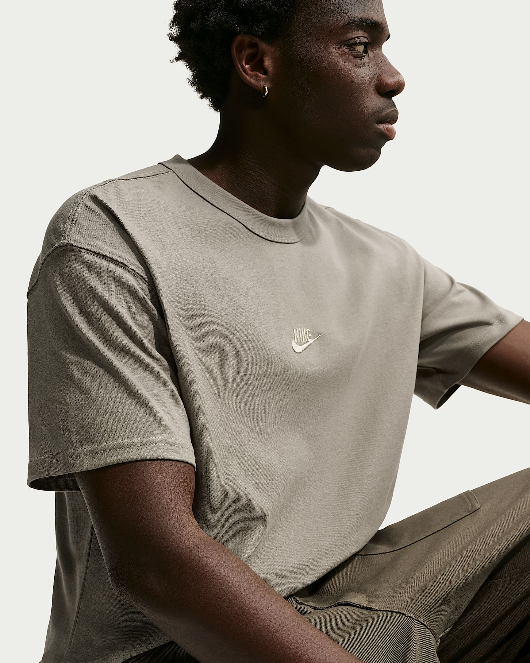 Nike Sportswear Premium Essentials Erkek Tişörtü - Light Army