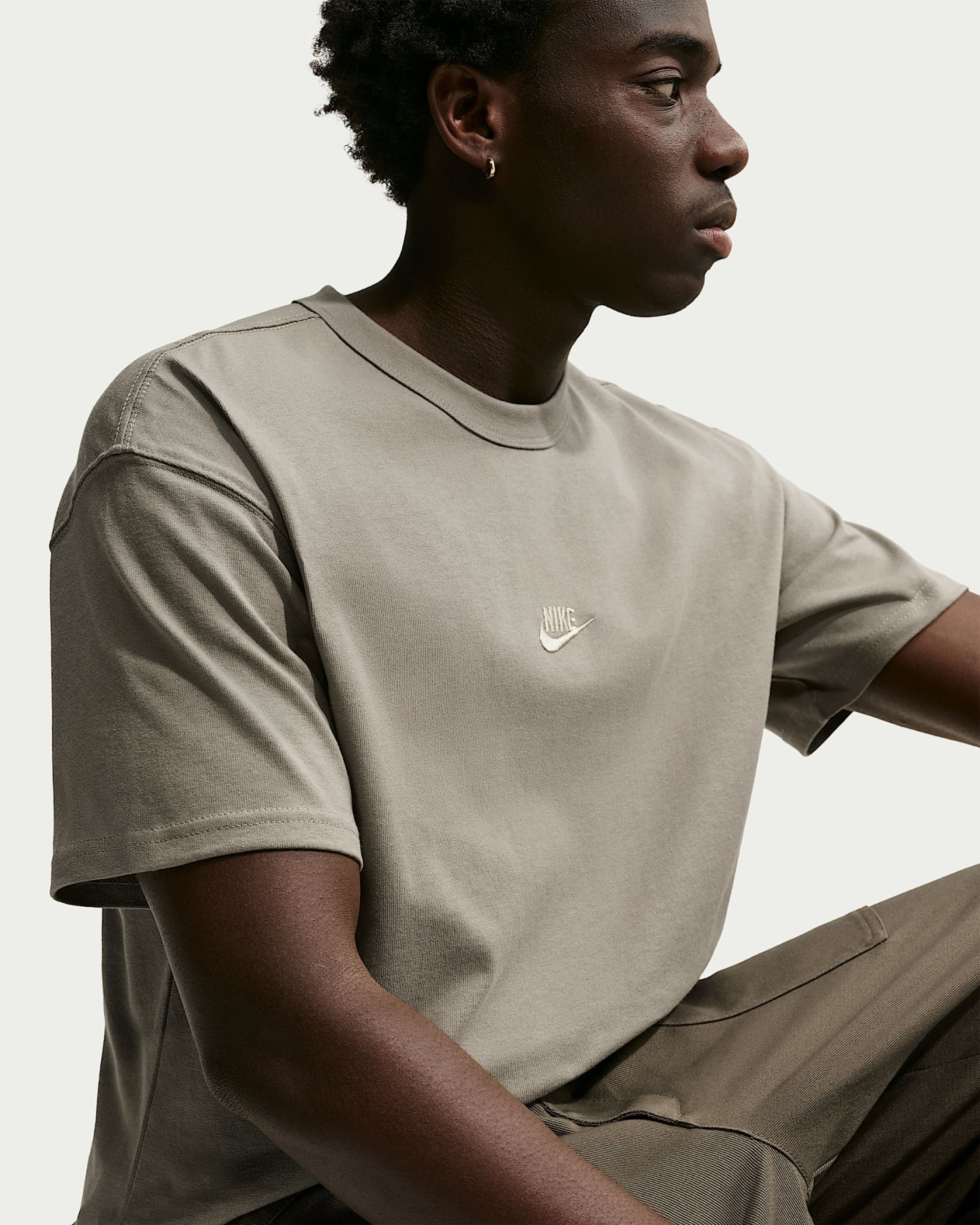 Nike Sportswear Premium Essentials Erkek Tişörtü - Light Army