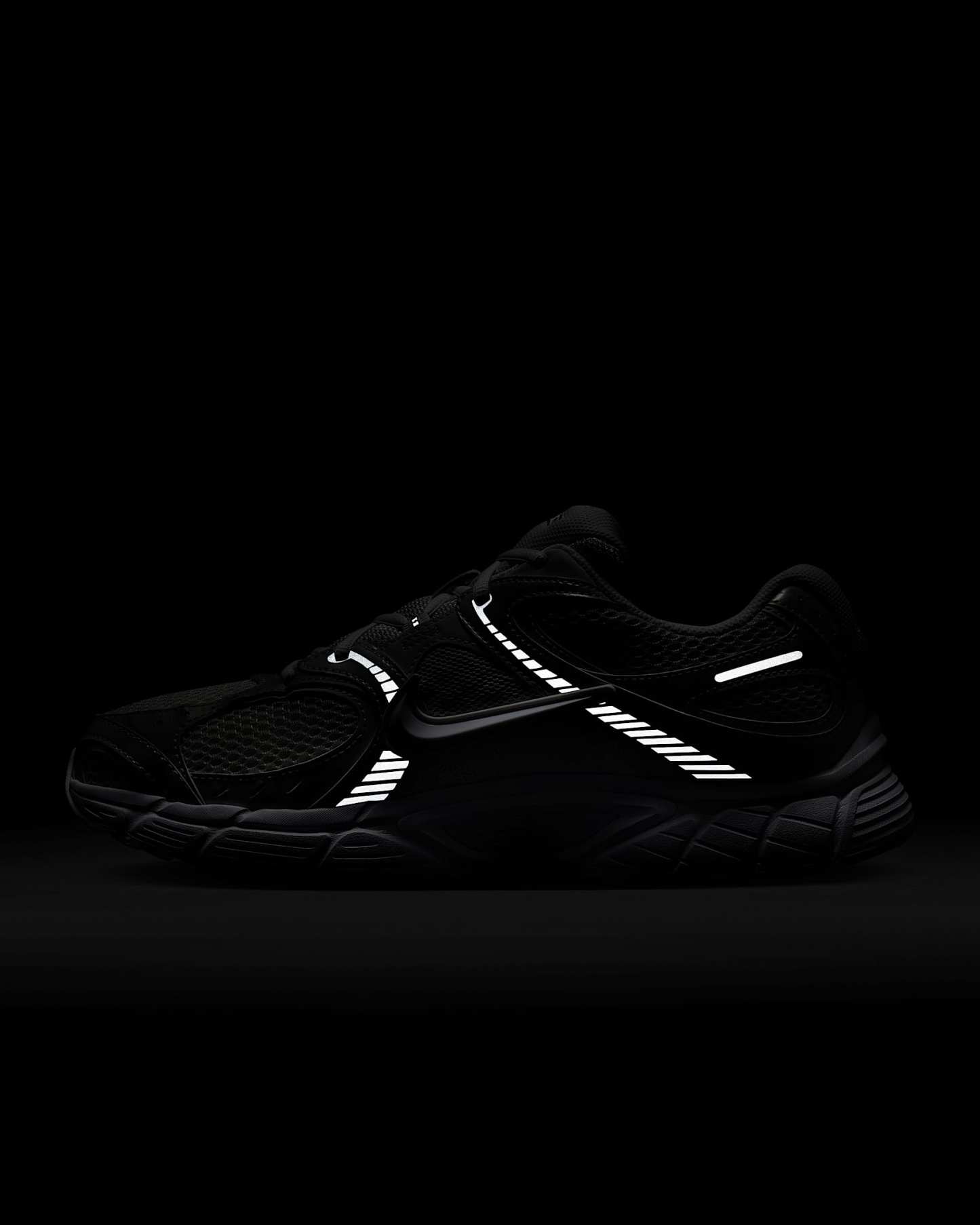 Nike V5 RNR Erkek Ayakkabısı - Beyaz/Siyah/Metallic Silver/Beyaz