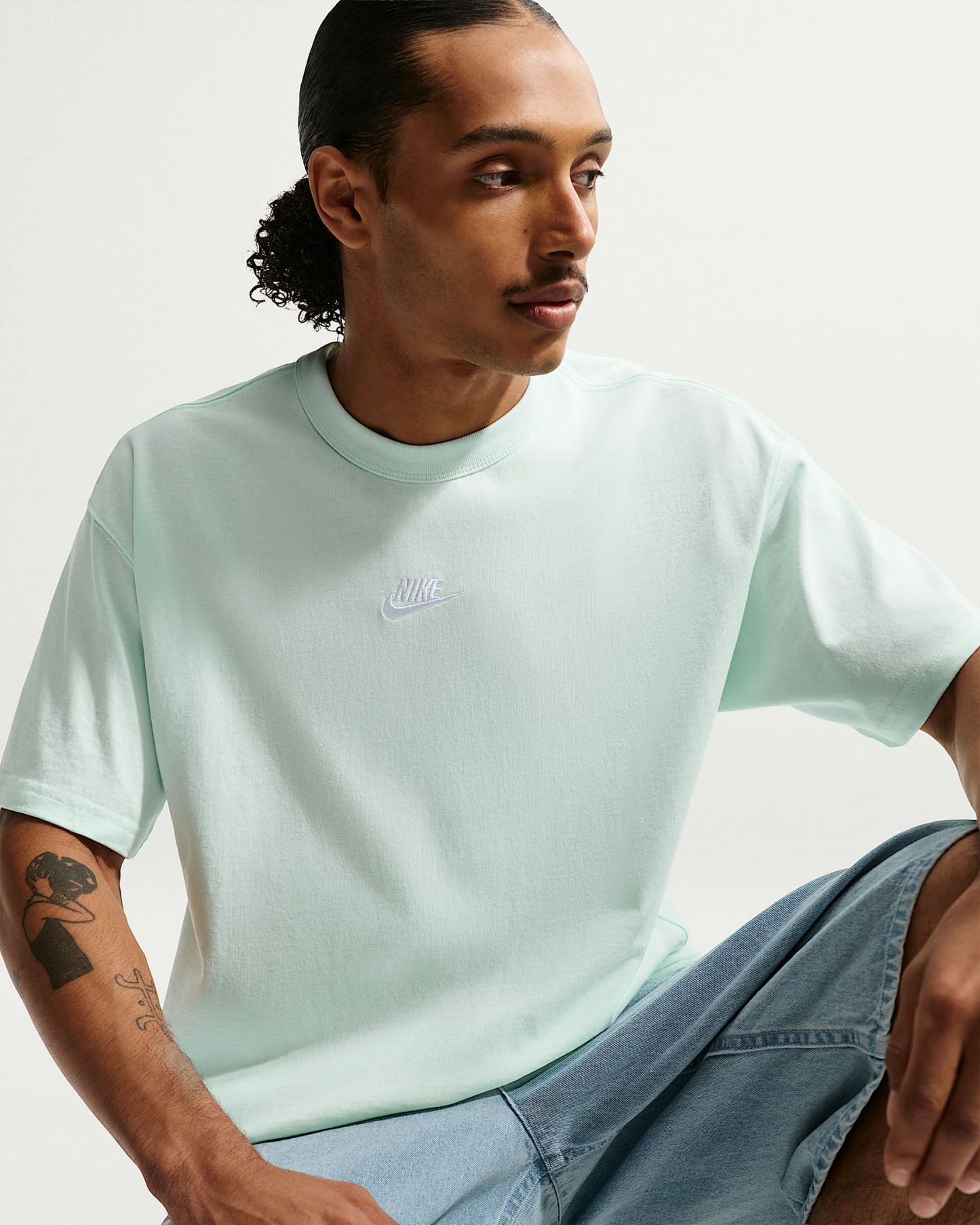 Nike Sportswear Premium Essentials Erkek Tişörtü - Barely Green