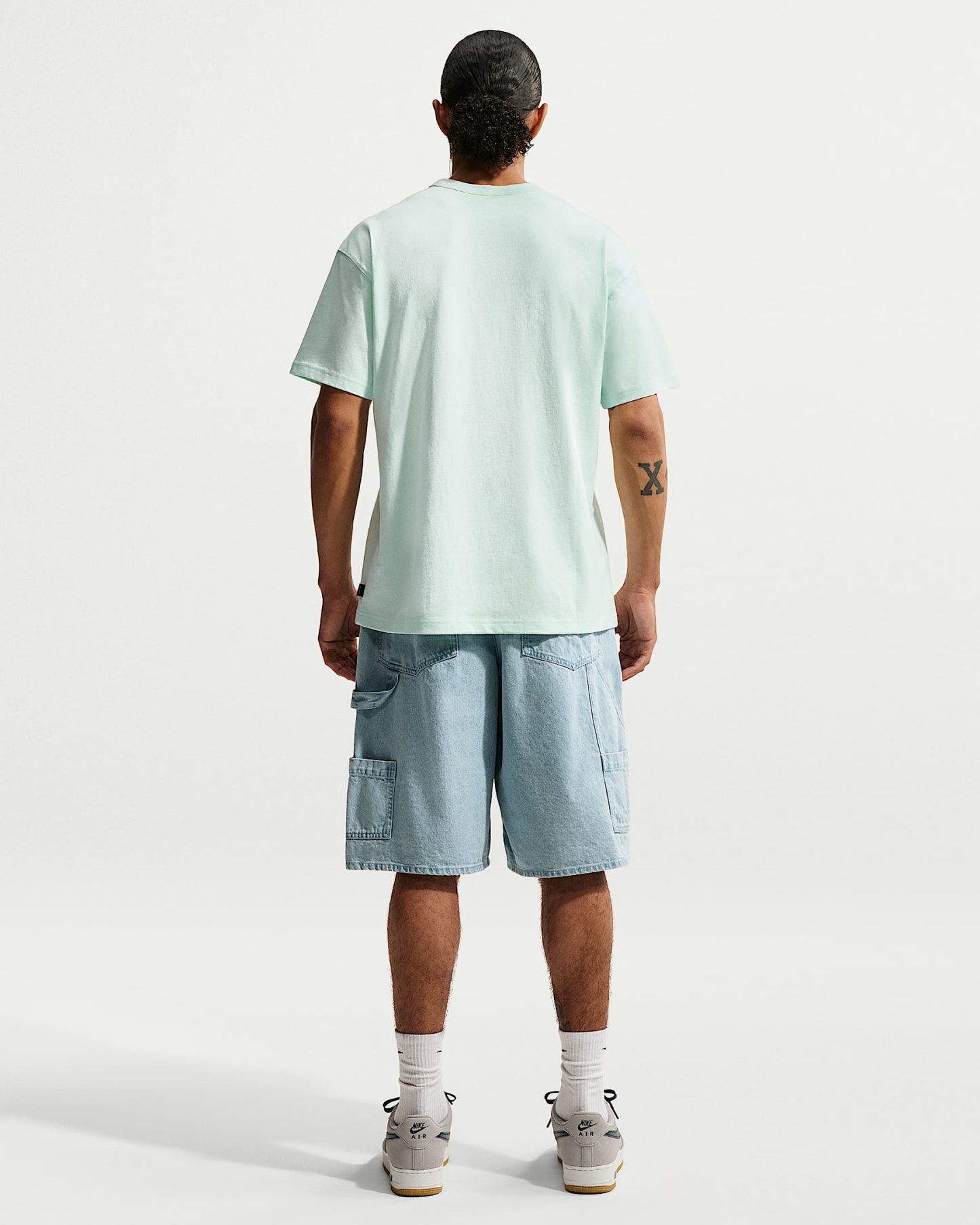 Nike Sportswear Premium Essentials Erkek Tişörtü - Barely Green