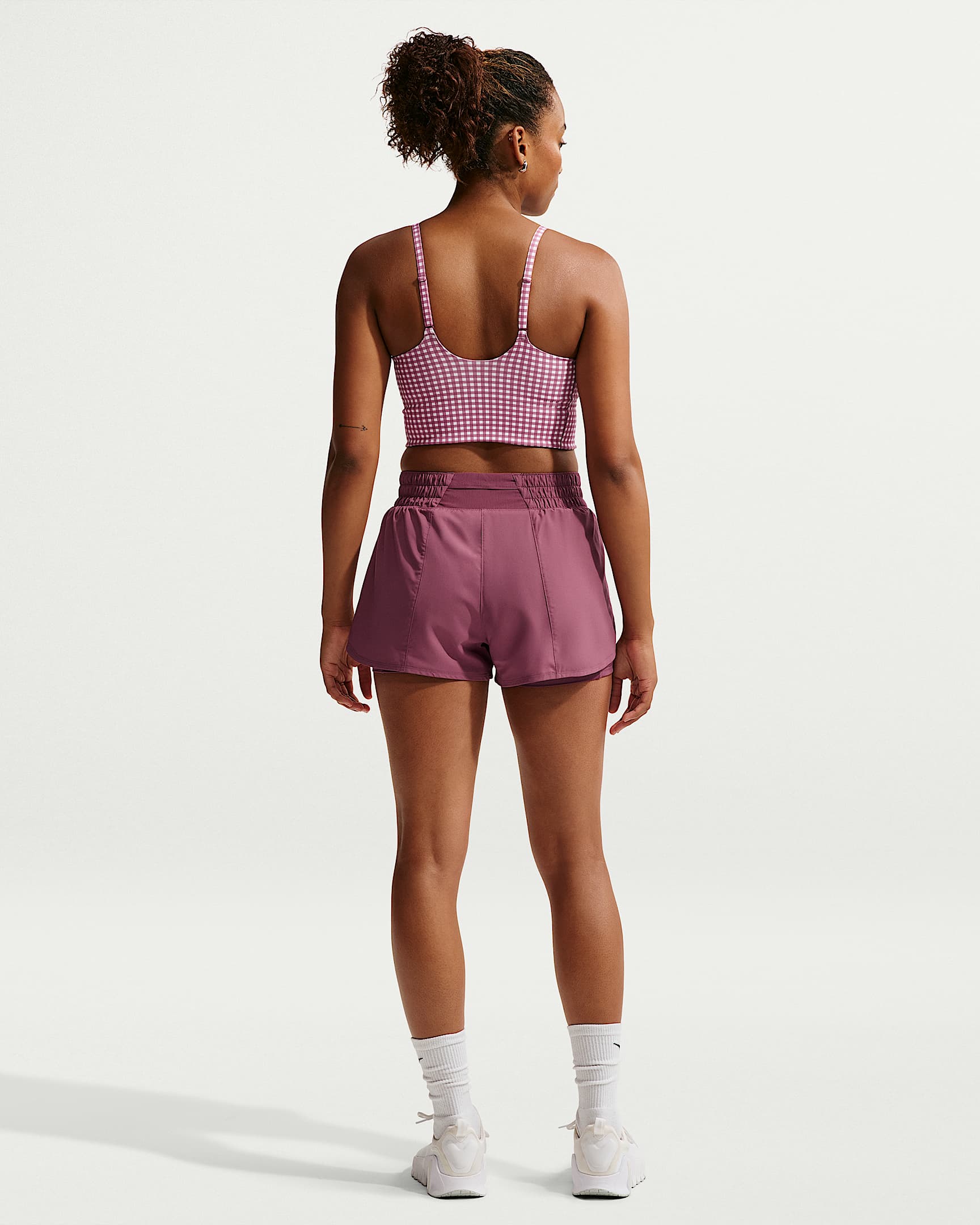 Nike One Dri-FIT Normal Belli 8 cm 2'si 1 Arada Kadın Şortu - Pink Smoke/Beyaz