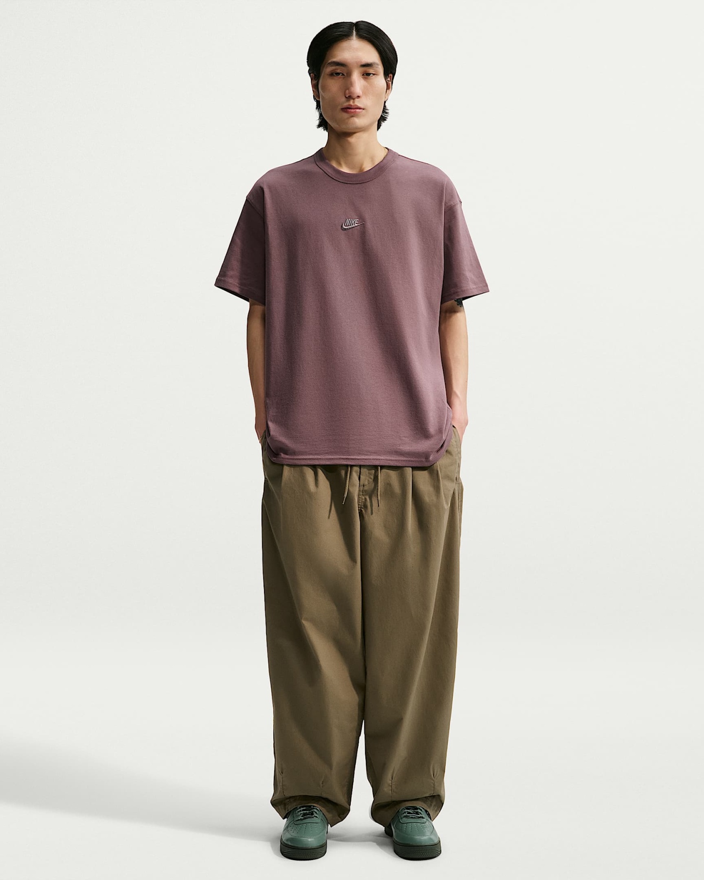 Nike Sportswear Premium Essentials Erkek Tişörtü - Tattoo