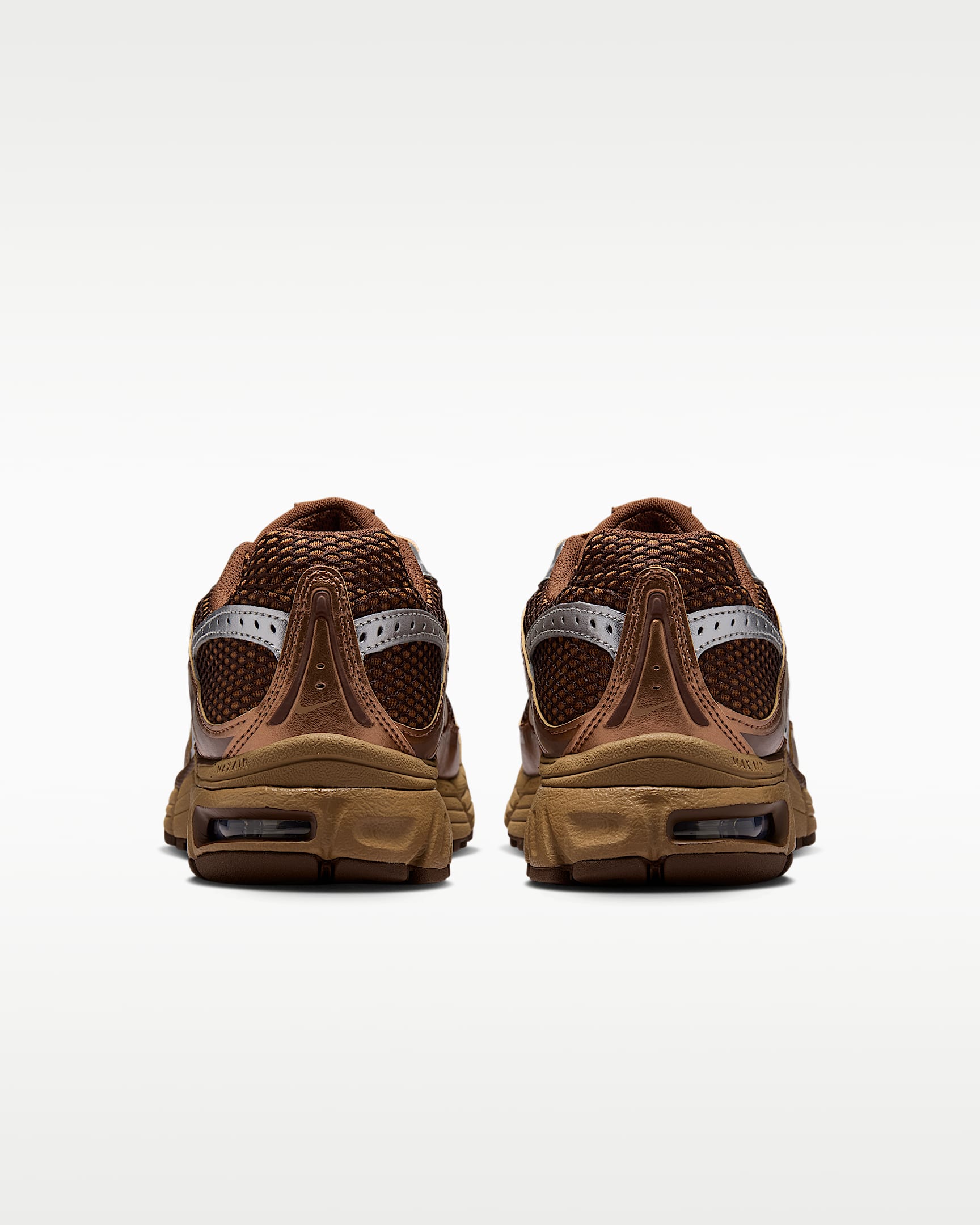 Yansıtıcı Vurgulara Sahip Nike Air Max Moto 2K Kadın Ayakkabısı - Light British Tan/Cacao Wow/Metallic Silver/Dark Driftwood