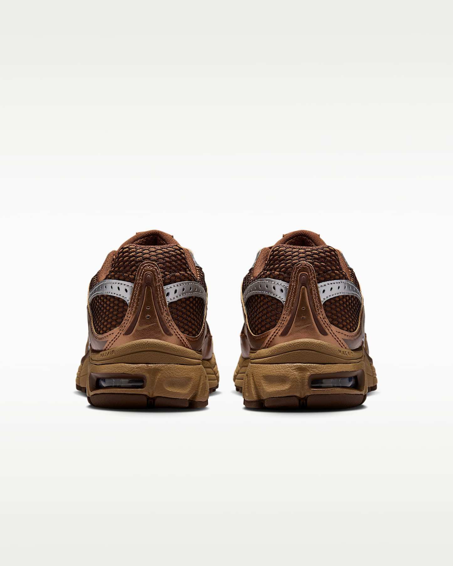 Yansıtıcı Vurgulara Sahip Nike Air Max Moto 2K Kadın Ayakkabısı - Light British Tan/Cacao Wow/Metallic Silver/Dark Driftwood