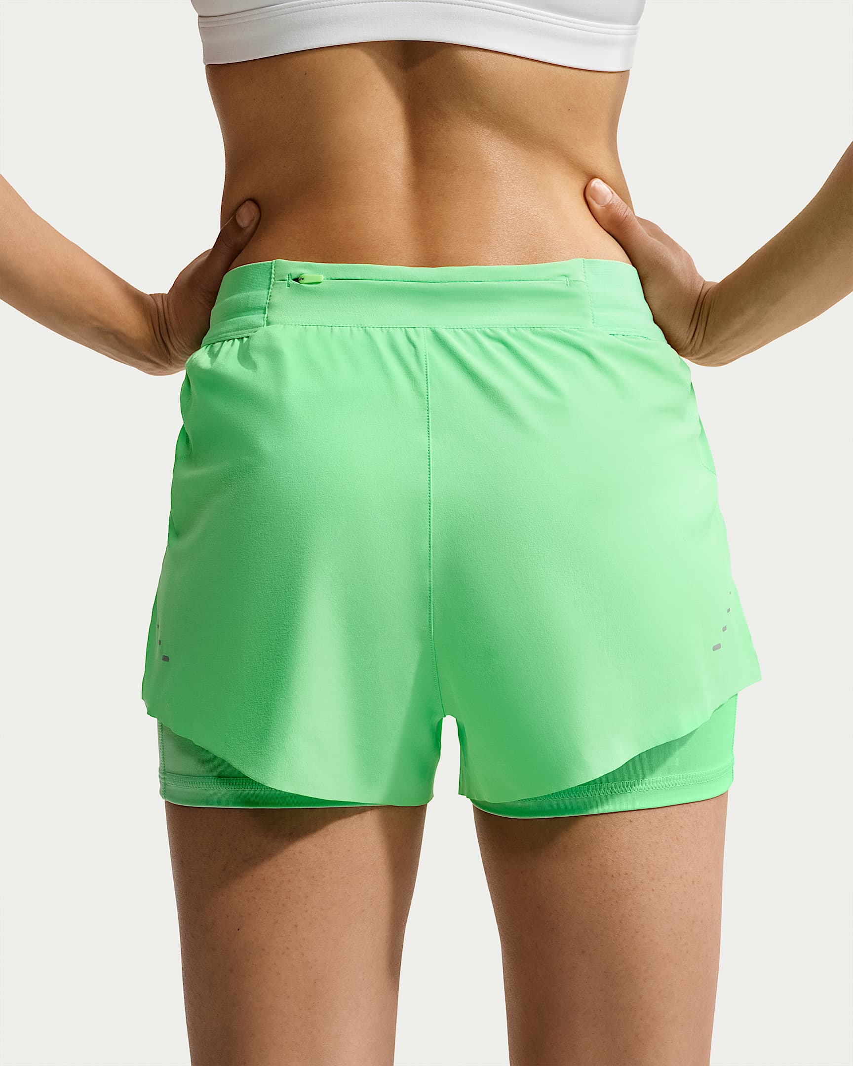Nike Swift Dri-FIT Normal Belli 2'si 1 Arada Kadın Koşu Şortu - Illusion Green/Cucumber Calm