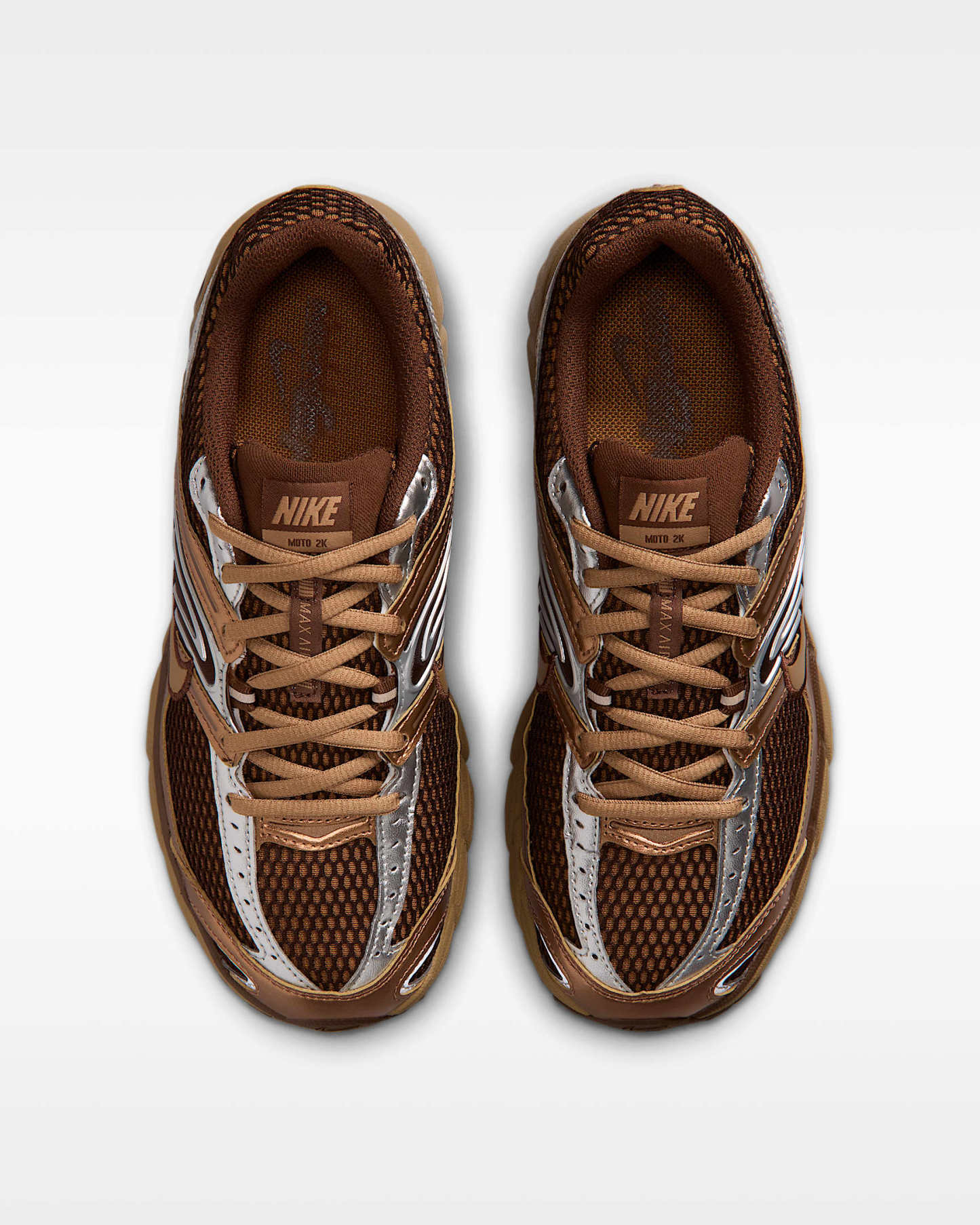 Yansıtıcı Vurgulara Sahip Nike Air Max Moto 2K Kadın Ayakkabısı - Light British Tan/Cacao Wow/Metallic Silver/Dark Driftwood