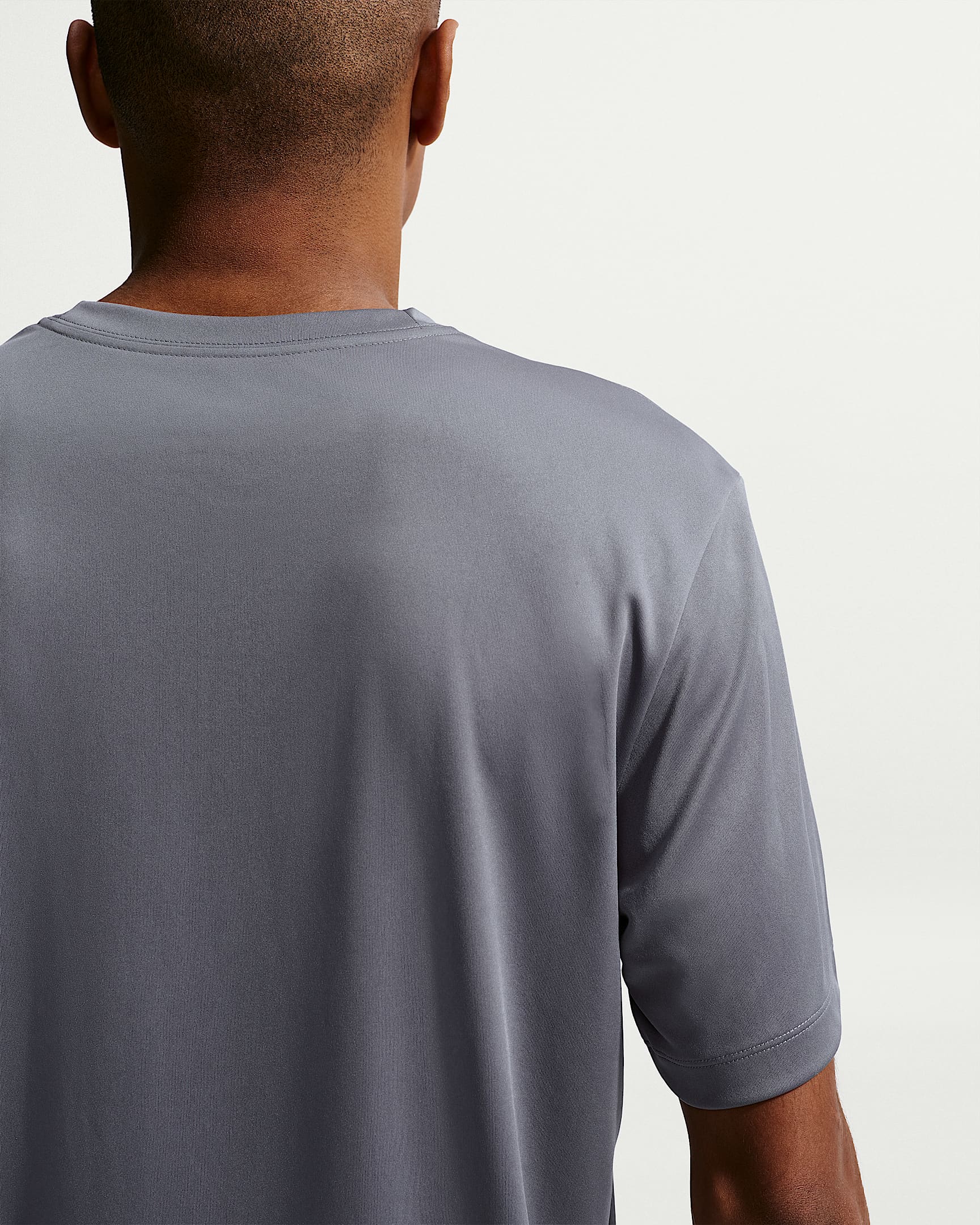 Nike Dri-FIT Erkek Antrenman Tişörtü - Smoke Grey/Siyah