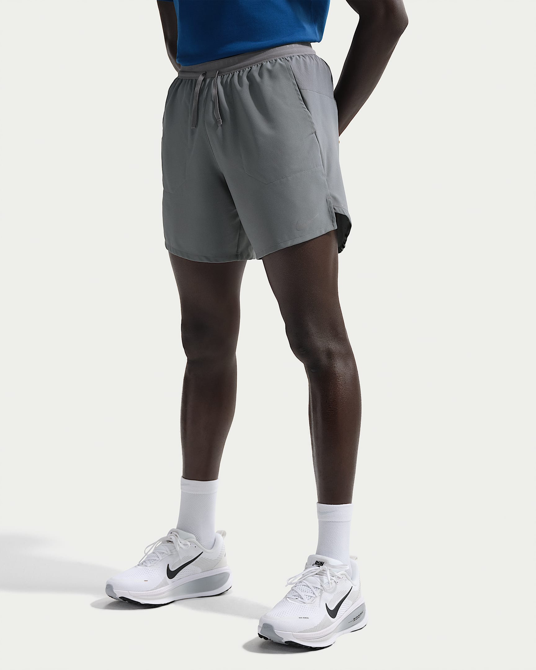 Nike Stride Dri-FIT 18 cm Slip Astarlı Erkek Koşu Şortu - Smoke Grey