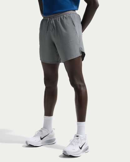 Nike Stride Dri-FIT 18 cm Slip Astarlı Erkek Koşu Şortu - Smoke Grey