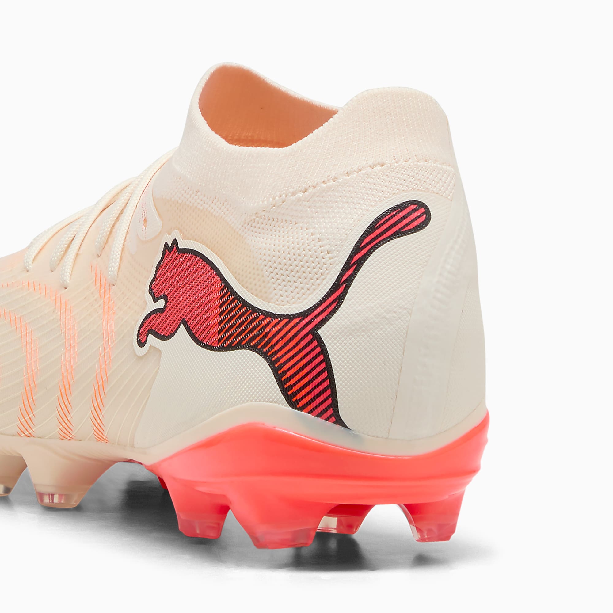 FUTURE 9 MATCH FG/AG UNISEX Krampon - Sugared Almond-PUMA White-Ultra Red-PUMA Black - 109135_01 - Görsel 3