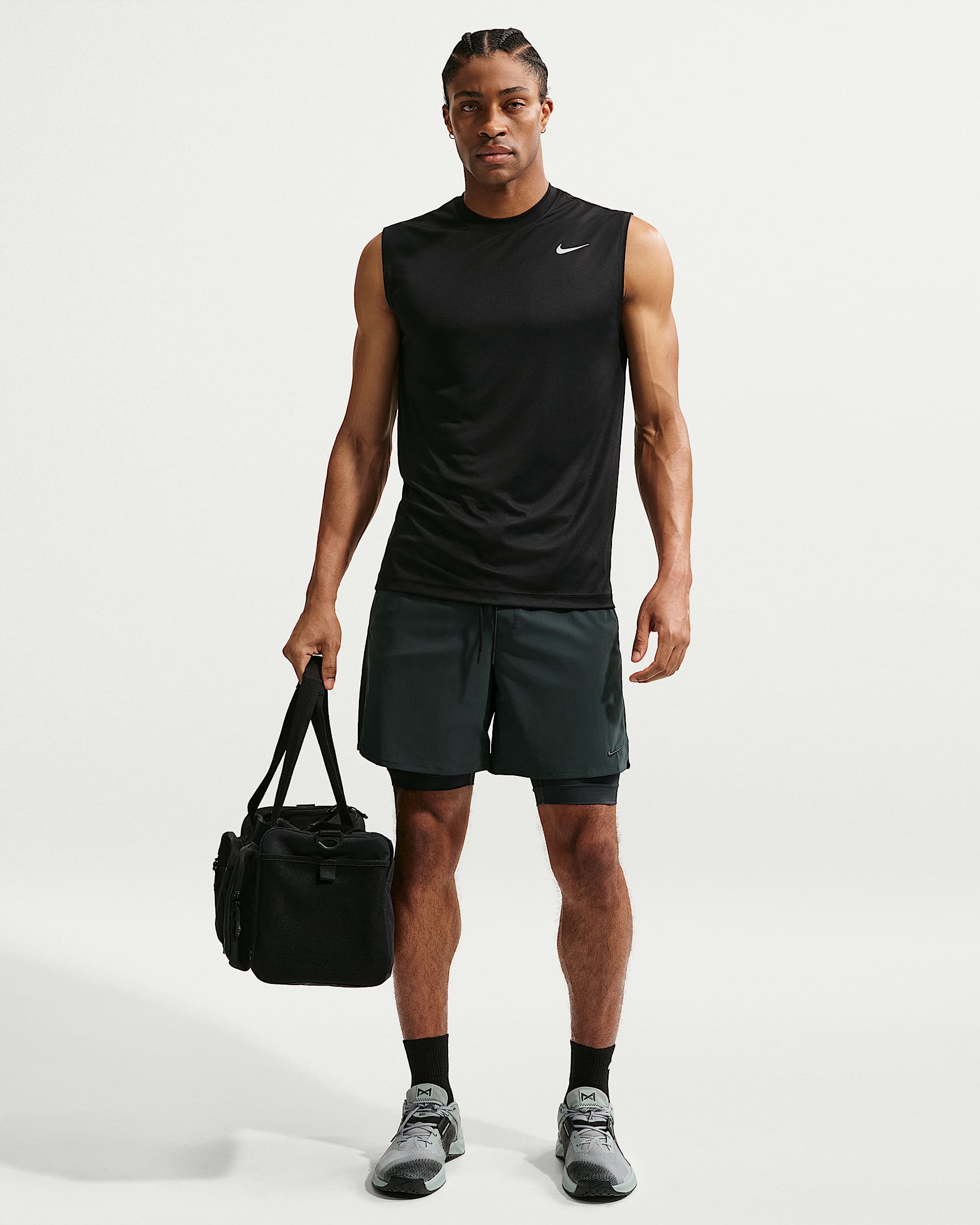 Nike Dri-FIT Kolsuz Erkek Antrenman Üstü - Siyah/Matte Silver