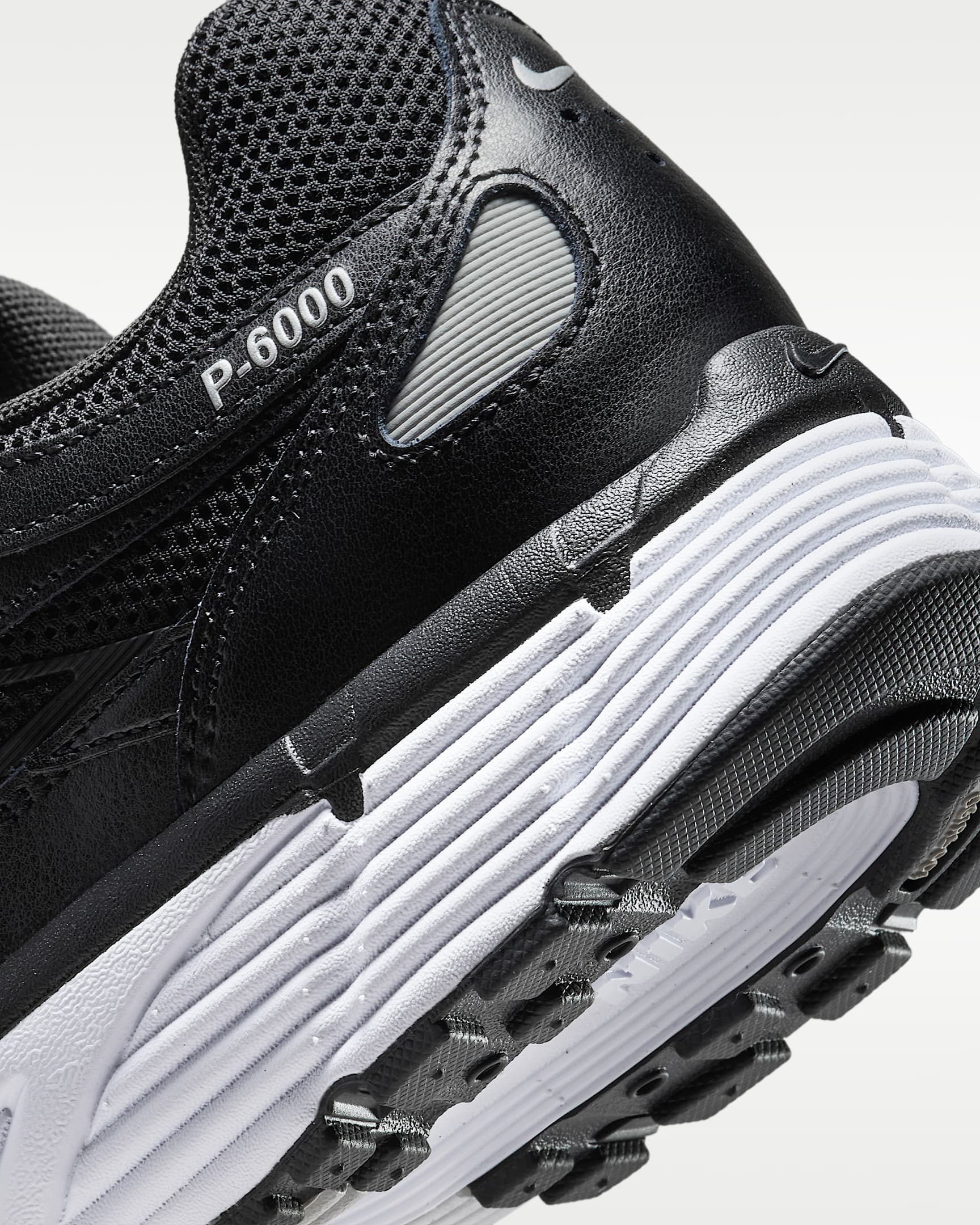 Nike P-6000 Ayakkabı - Siyah/Beyaz/Metallic Silver/Siyah