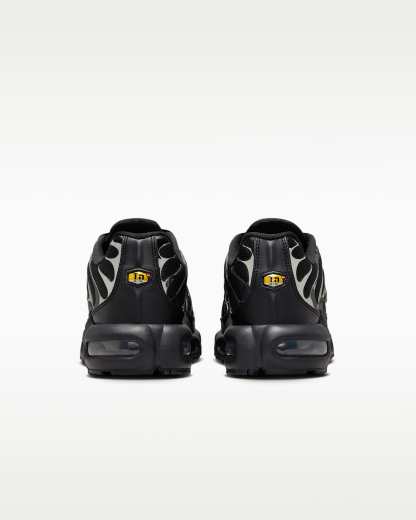 Nike Air Max Plus SE Kadın Ayakkabısı - Siyah/Metallic Silver/Laser Crimson/Off Noir