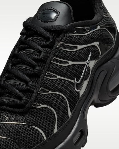 Nike Air Max Plus SE Kadın Ayakkabısı - Siyah/Metallic Silver/Laser Crimson/Off Noir