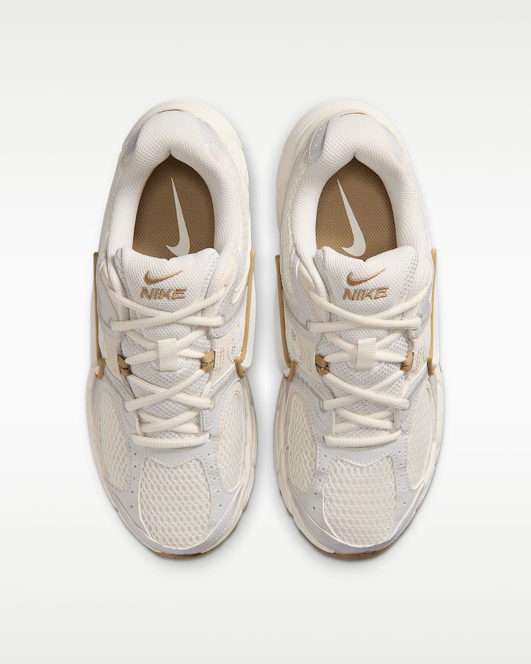 Nike V5 RNR Yansıtıcı Tasarım Vurgulu Kadın Ayakkabısı - Sail/Parachute Beige/Light Orewood Brown/Sail