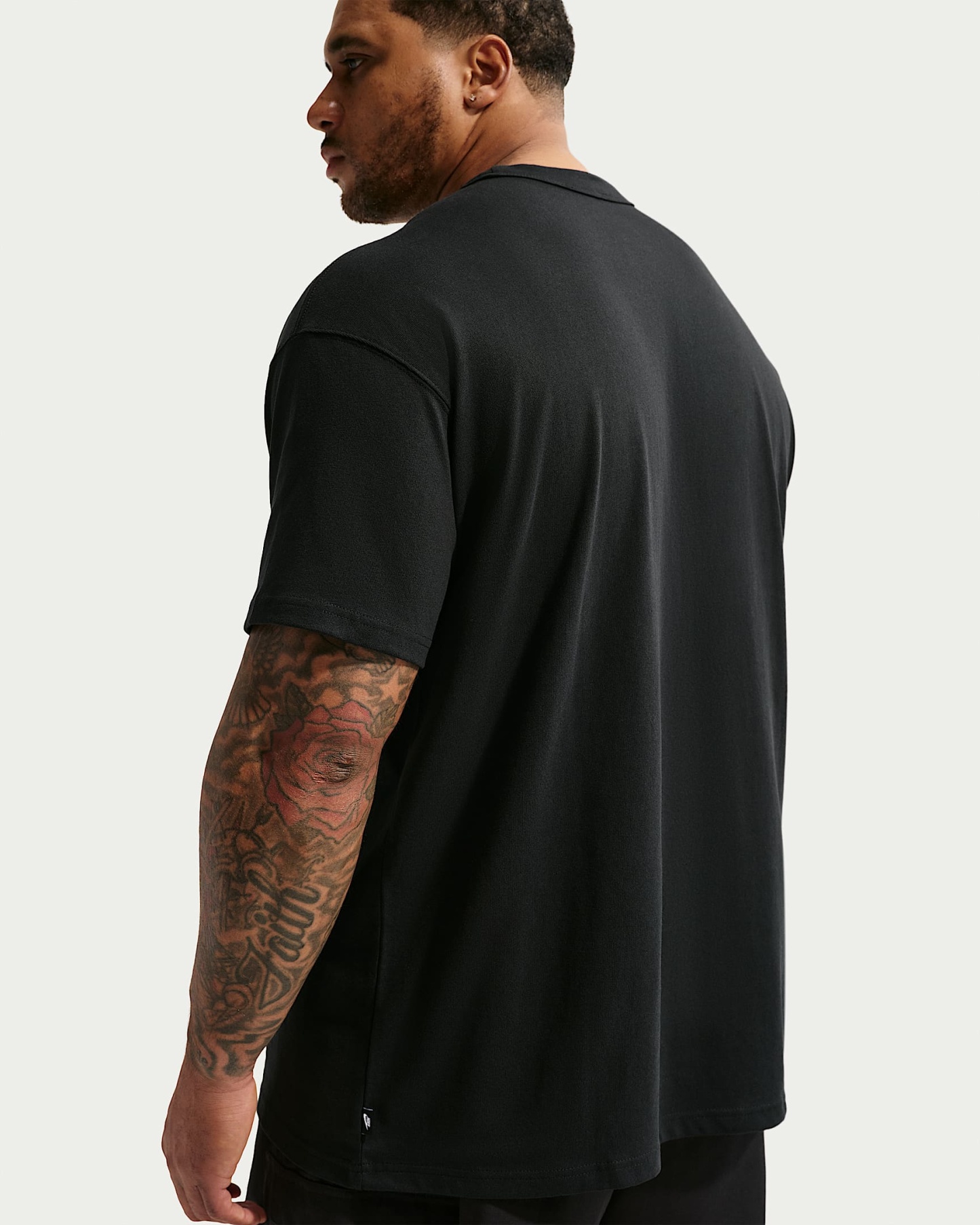 Nike Sportswear Premium Essentials Erkek Tişörtü - Siyah