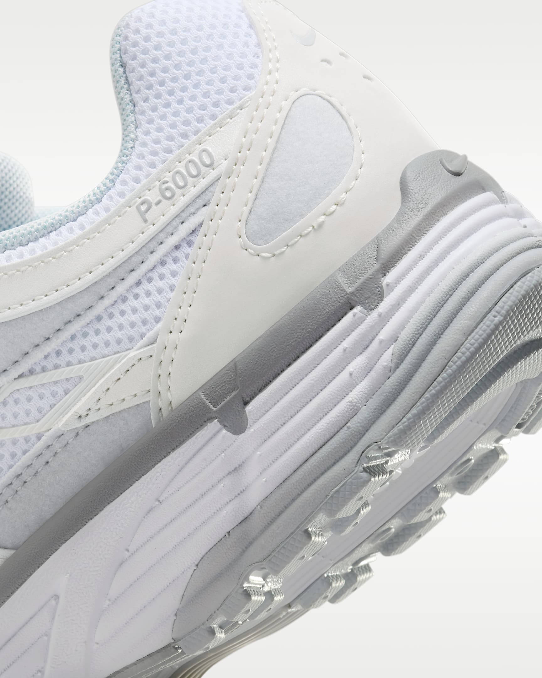 Nike P-6000 Kadın Ayakkabısı - Metallic Summit White/Pure Platinum/Wolf Grey/Beyaz