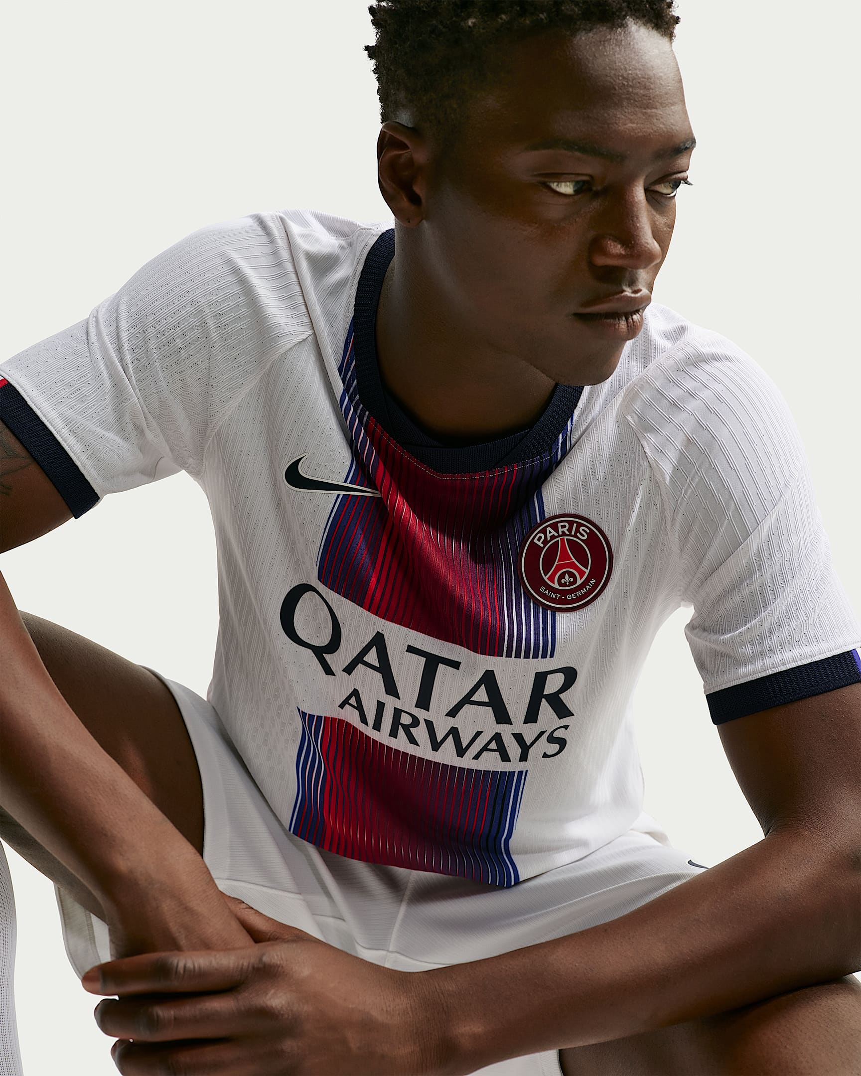 Paris Saint-Germain 2026/27 Maç Deplasman Nike Aero-FIT Orijinal Erkek Futbol Forması - Beyaz/College Navy/Global Red/College Navy