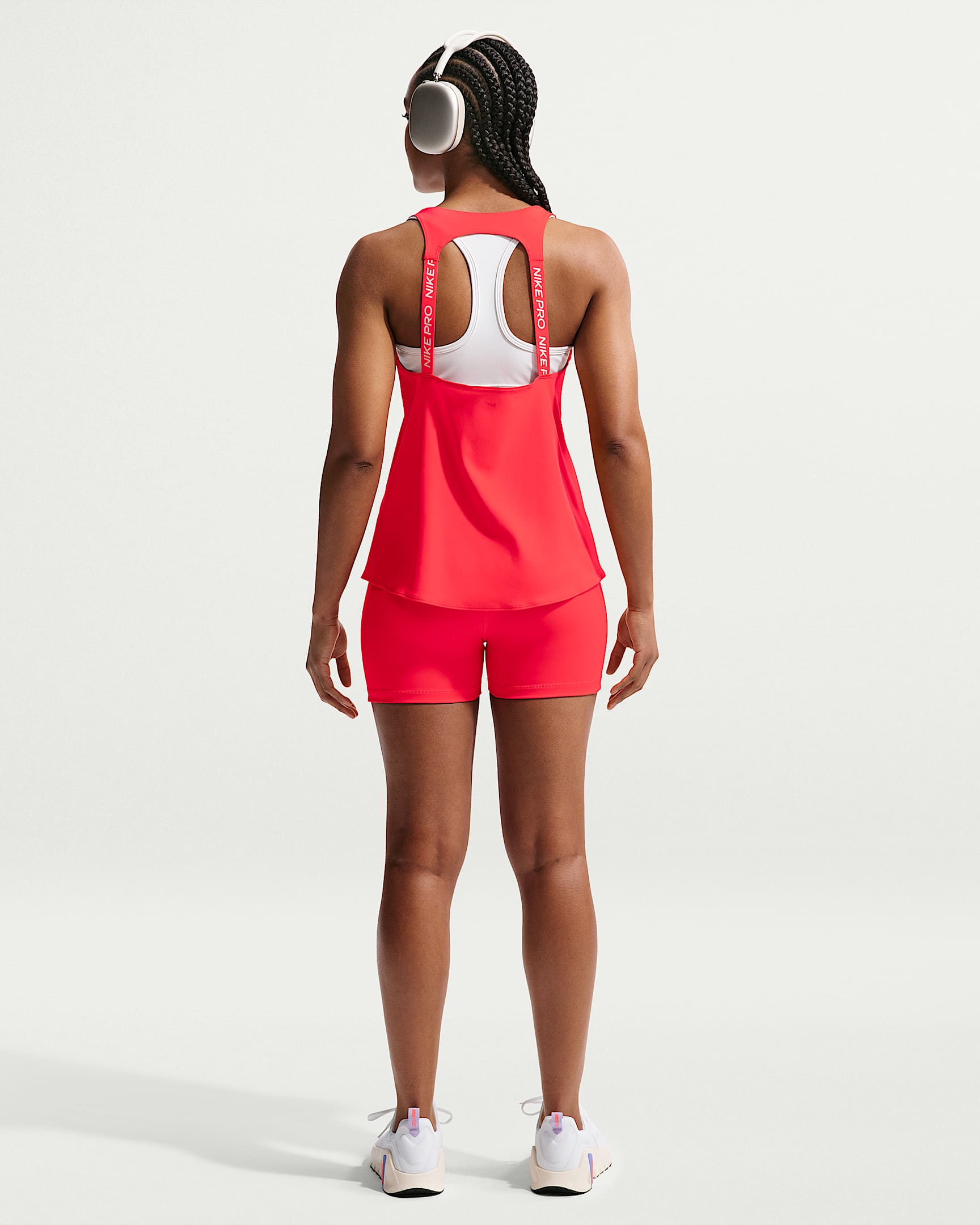 Nike Pro Normal Belli 8 cm Kadın Bisiklet Şortu - Light Crimson/Beyaz