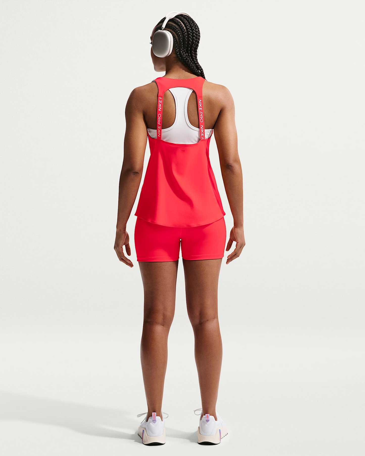 Nike Pro Normal Belli 8 cm Kadın Bisiklet Şortu - Light Crimson/Beyaz