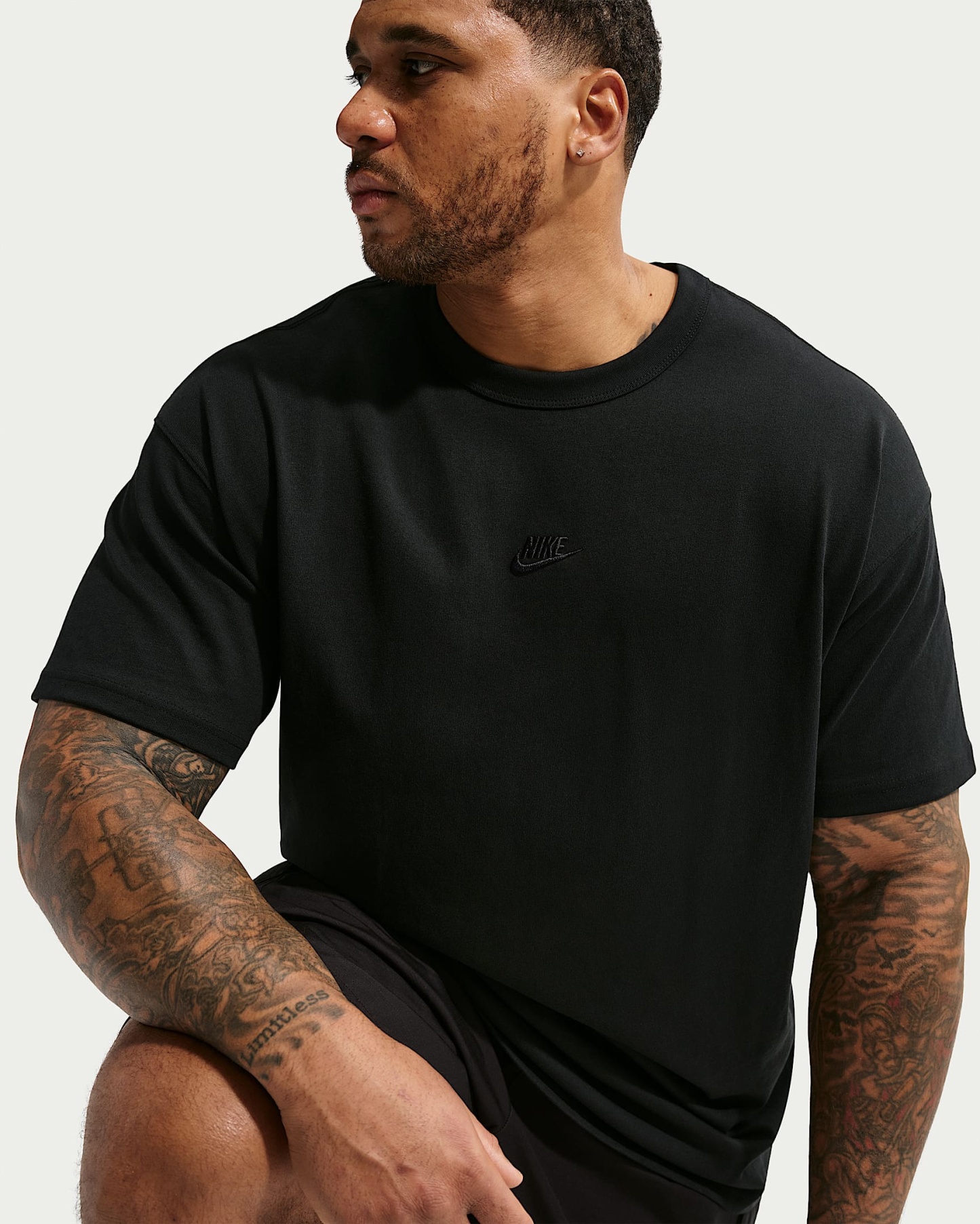 Nike Sportswear Premium Essentials Erkek Tişörtü - Siyah