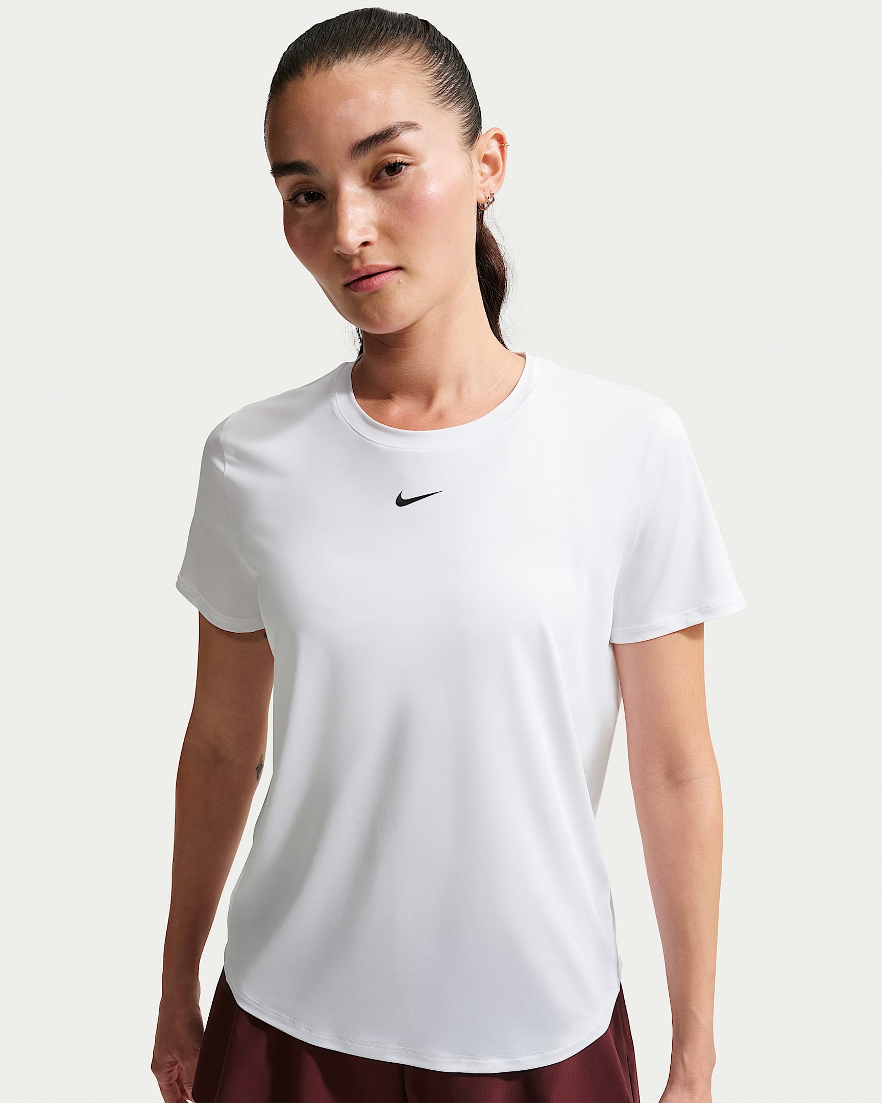 Nike One Classic Dri-FIT Kısa Kollu Kadın Üstü - Beyaz/Siyah