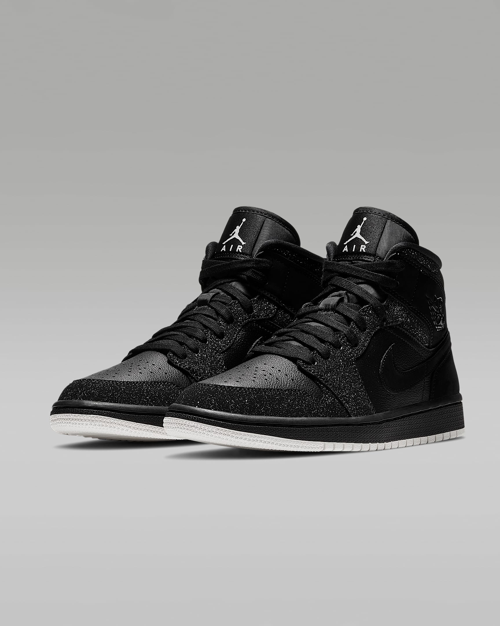 Air Jordan 1 Mid Kadın Ayakkabısı - Siyah/Beyaz/Phantom