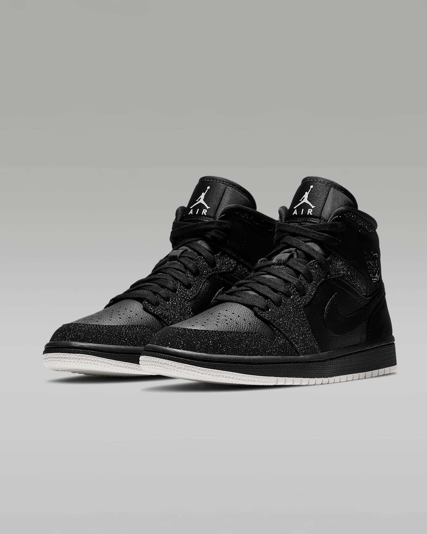 Air Jordan 1 Mid Kadın Ayakkabısı - Siyah/Beyaz/Phantom