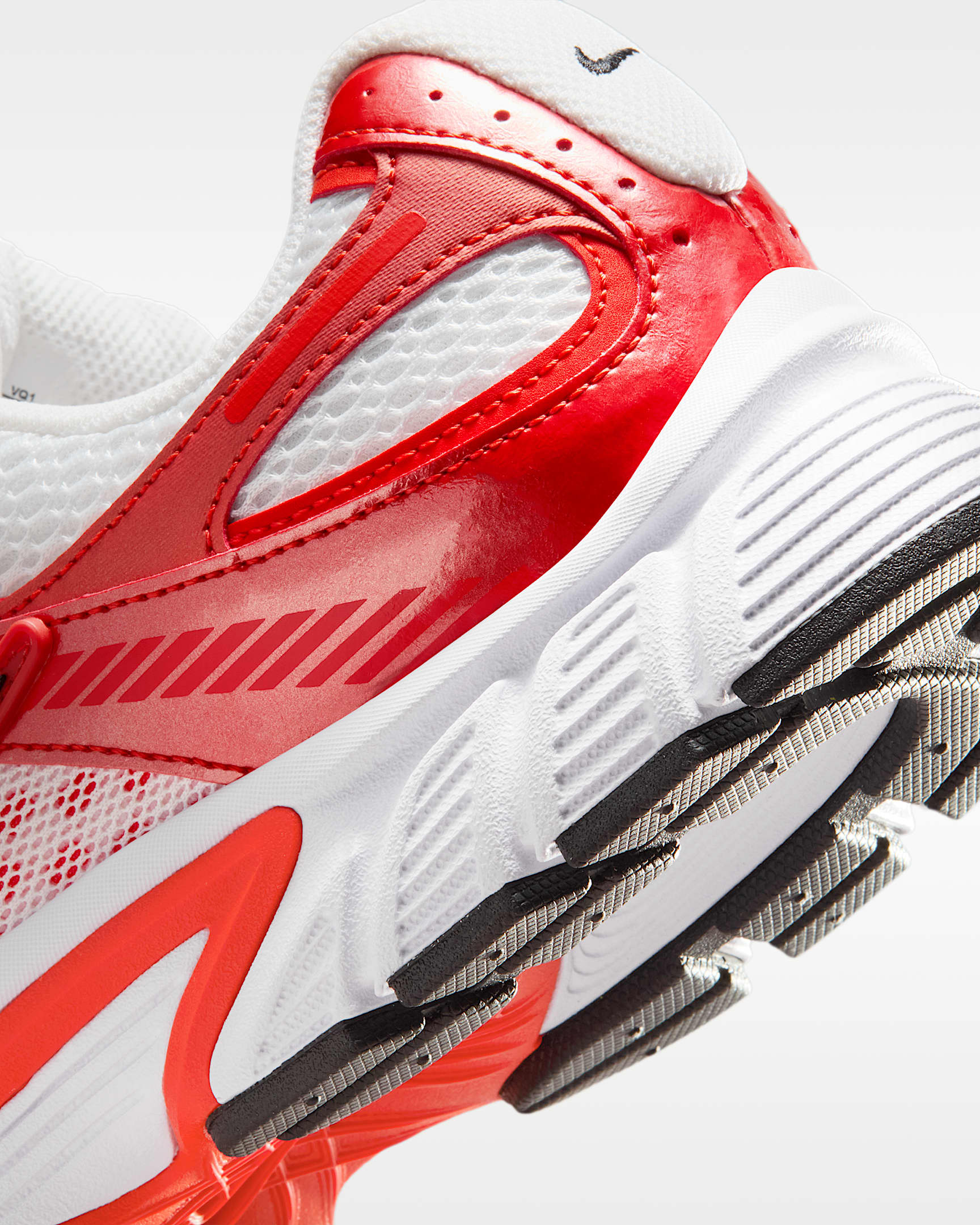 Nike V5 RNR Erkek Ayakkabısı - Beyaz/Picante Red/Siyah
