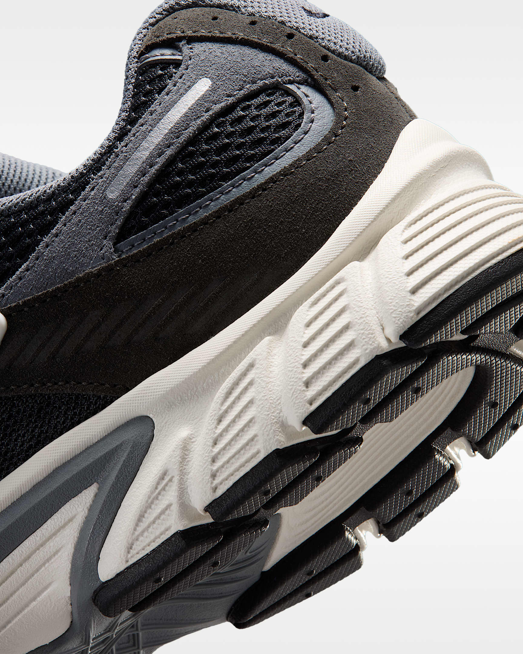 Nike V5 RNR Suede Erkek Ayakkabısı - Anthracite/Cool Grey/Newsprint/Siyah