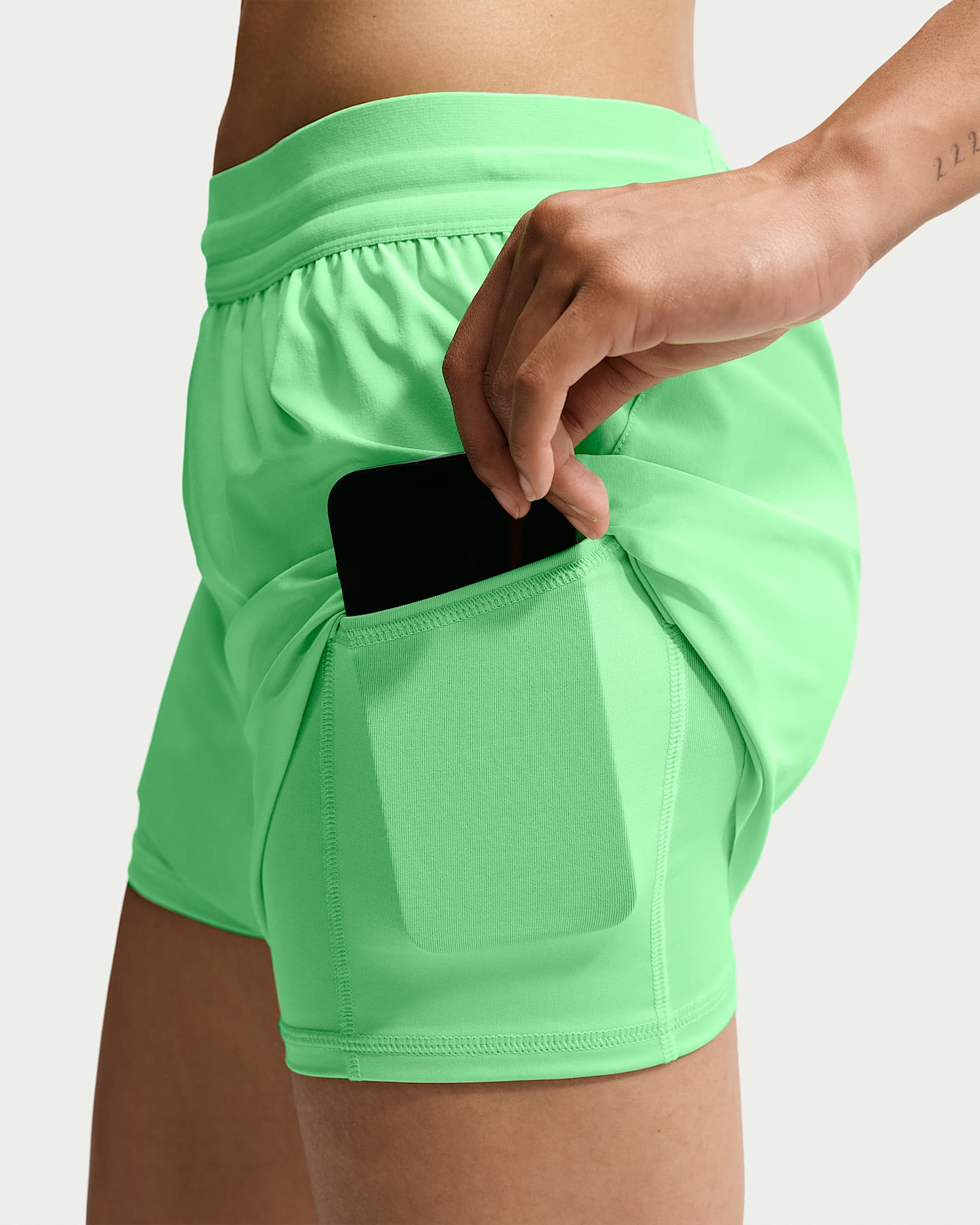 Nike Swift Dri-FIT Normal Belli 2'si 1 Arada Kadın Koşu Şortu - Illusion Green/Cucumber Calm