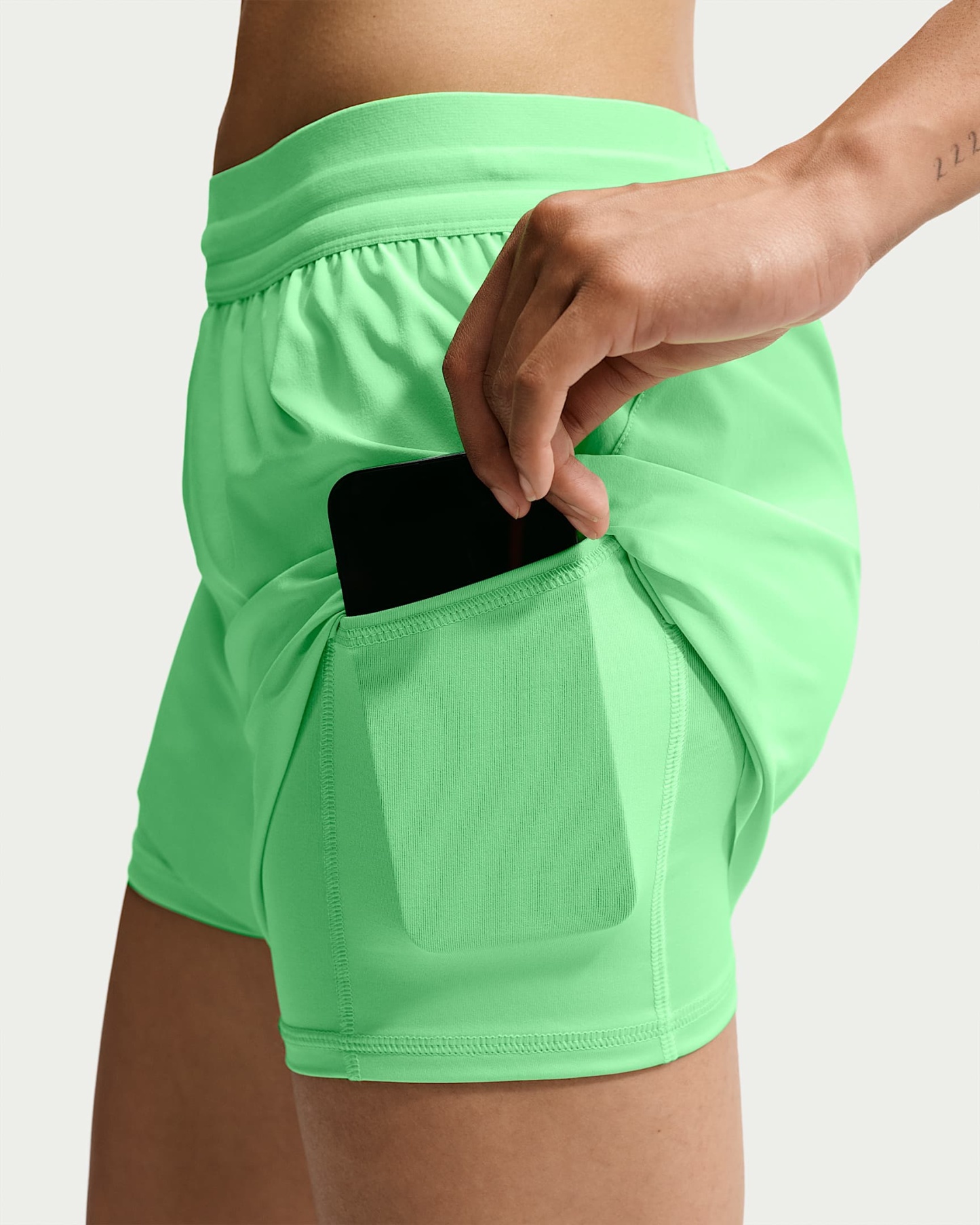 Nike Swift Dri-FIT Normal Belli 2'si 1 Arada Kadın Koşu Şortu - Illusion Green/Cucumber Calm