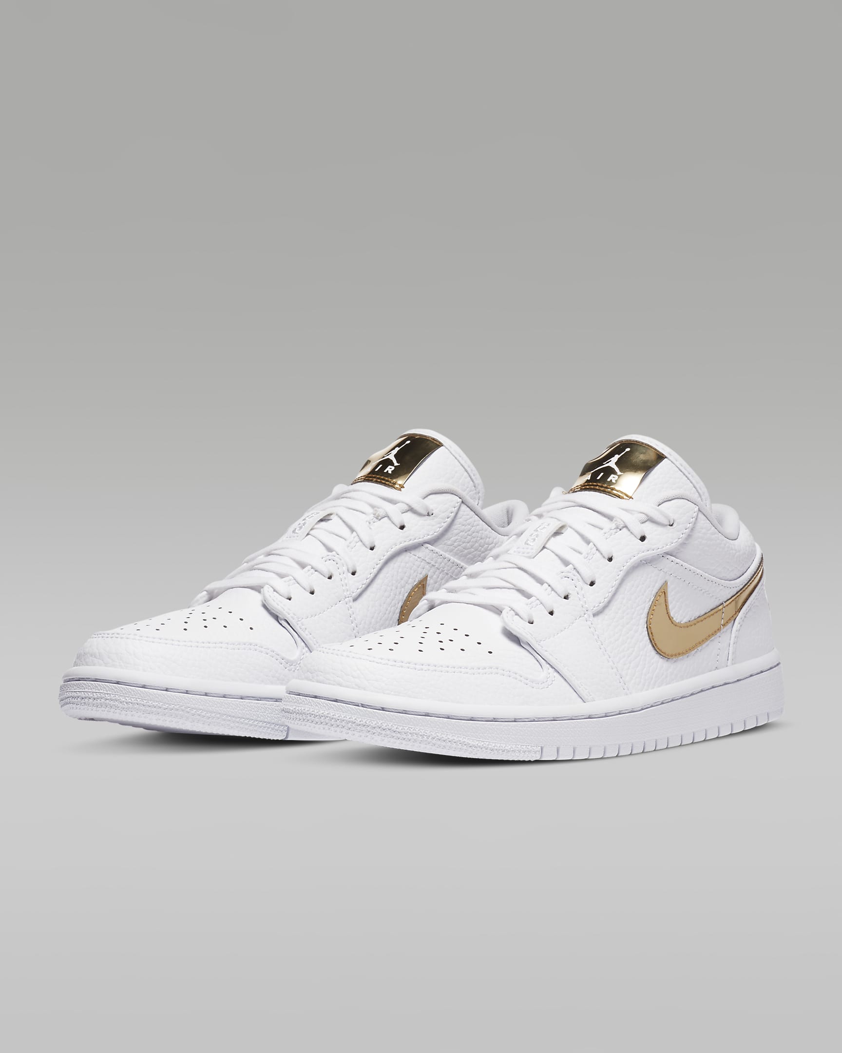 Air Jordan 1 Low SE Kadın Ayakkabısı - Beyaz/Beyaz/Metallic Gold
