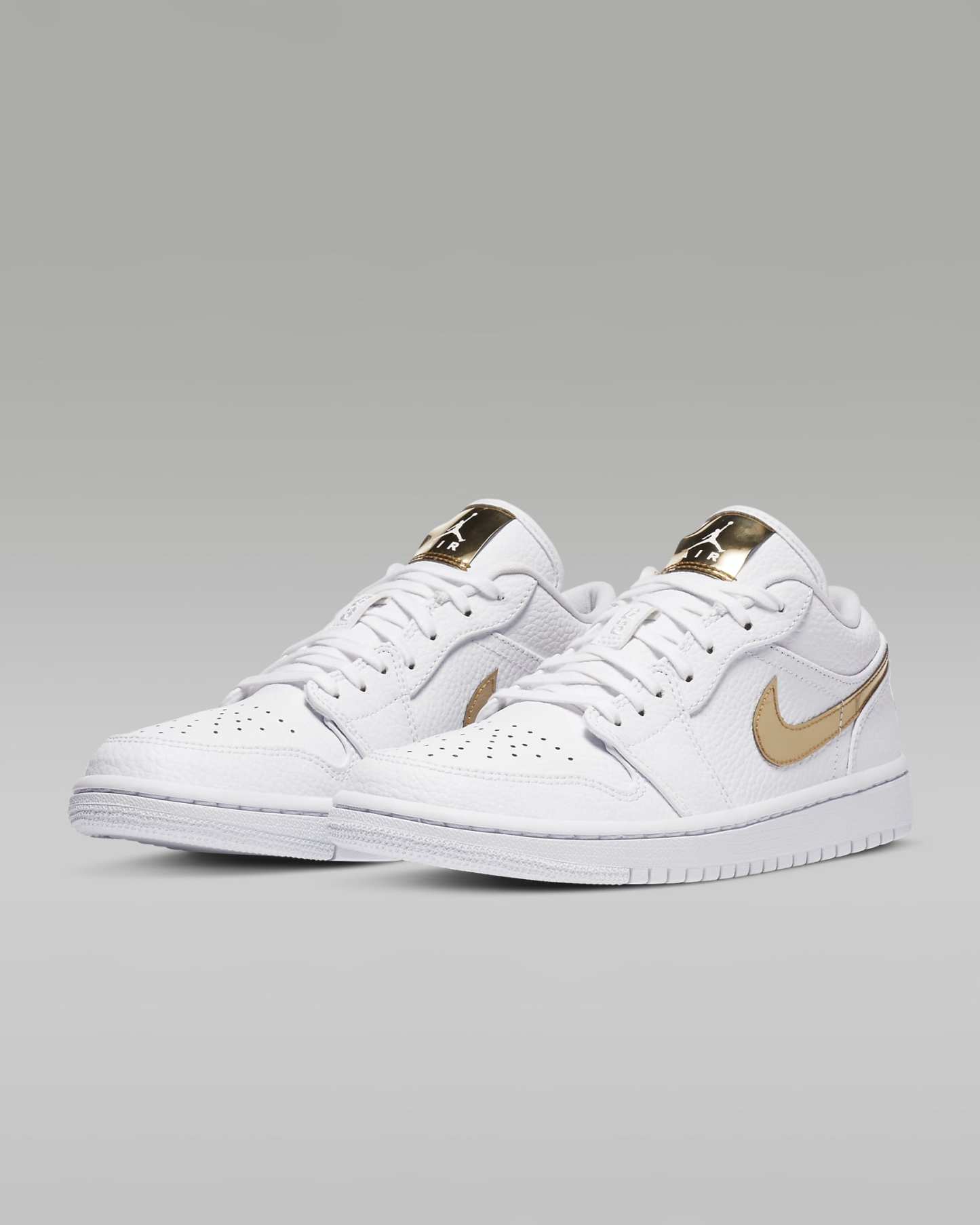 Air Jordan 1 Low SE Kadın Ayakkabısı - Beyaz/Beyaz/Metallic Gold