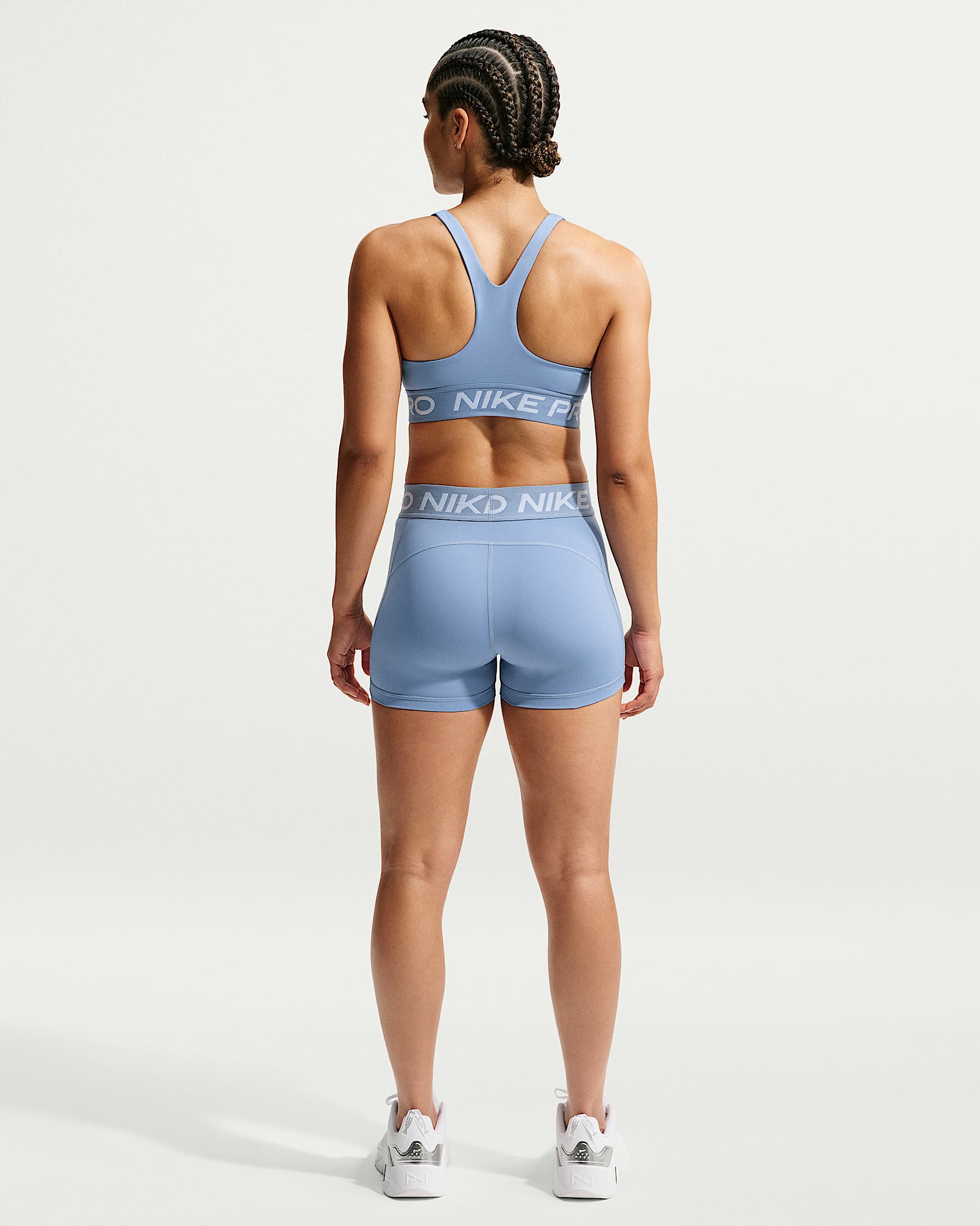 Nike Pro Normal Belli 8 cm Kadın Bisiklet Şortu - Work Blue/Beyaz