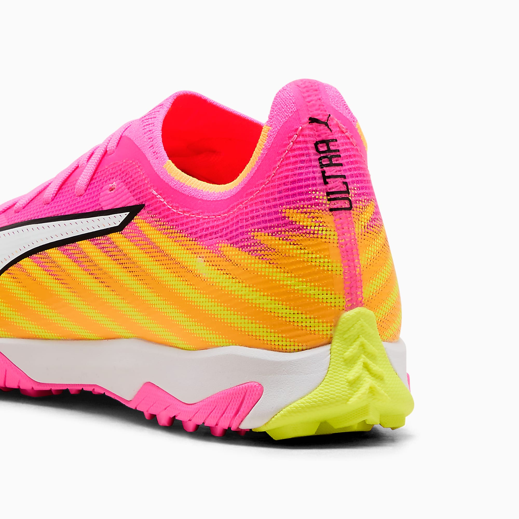 ULTRA 6 MATCH TT UNISEX Krampon - Poison Pink-PUMA White-Sun Stream-Bright Aqua-PUMA Black - 108975_05 - Görsel 3