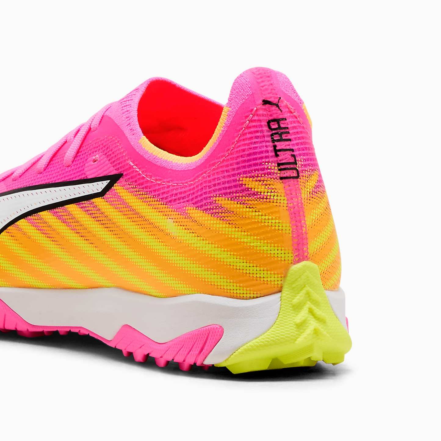 ULTRA 6 MATCH TT UNISEX Krampon - Poison Pink-PUMA White-Sun Stream-Bright Aqua-PUMA Black - 108975_05 - Görsel 3