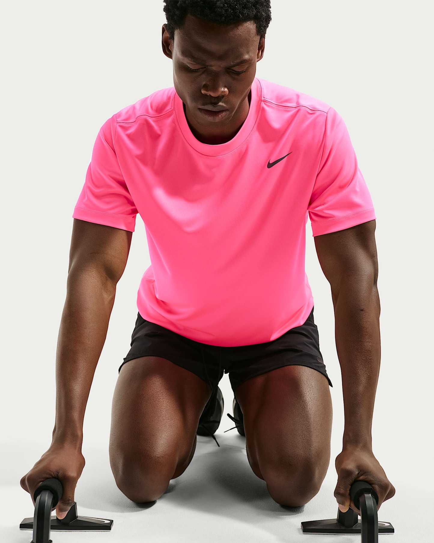 Nike Dri-FIT Erkek Antrenman Tişörtü - Hyper Pink/Siyah