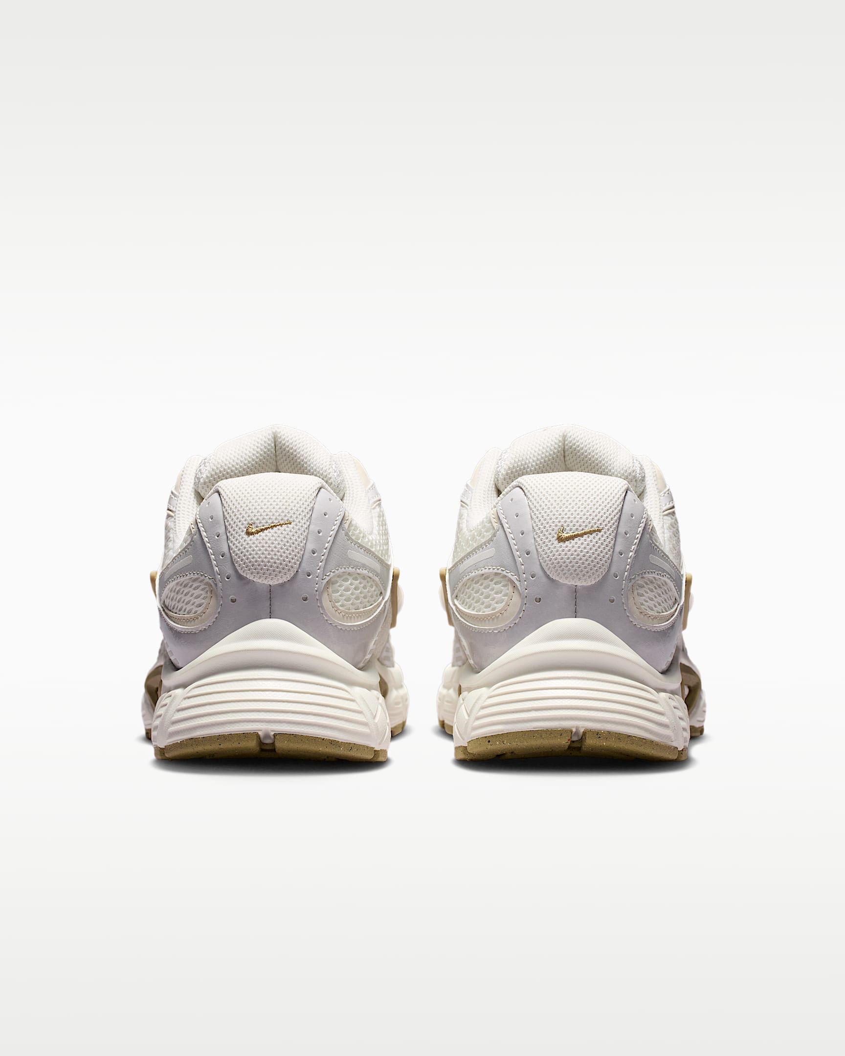 Nike V5 RNR Yansıtıcı Tasarım Vurgulu Kadın Ayakkabısı - Sail/Parachute Beige/Light Orewood Brown/Sail