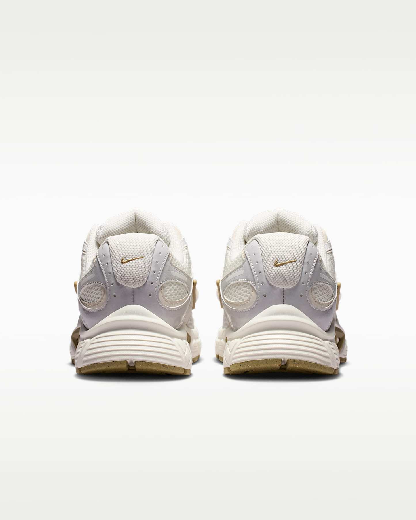 Nike V5 RNR Yansıtıcı Tasarım Vurgulu Kadın Ayakkabısı - Sail/Parachute Beige/Light Orewood Brown/Sail