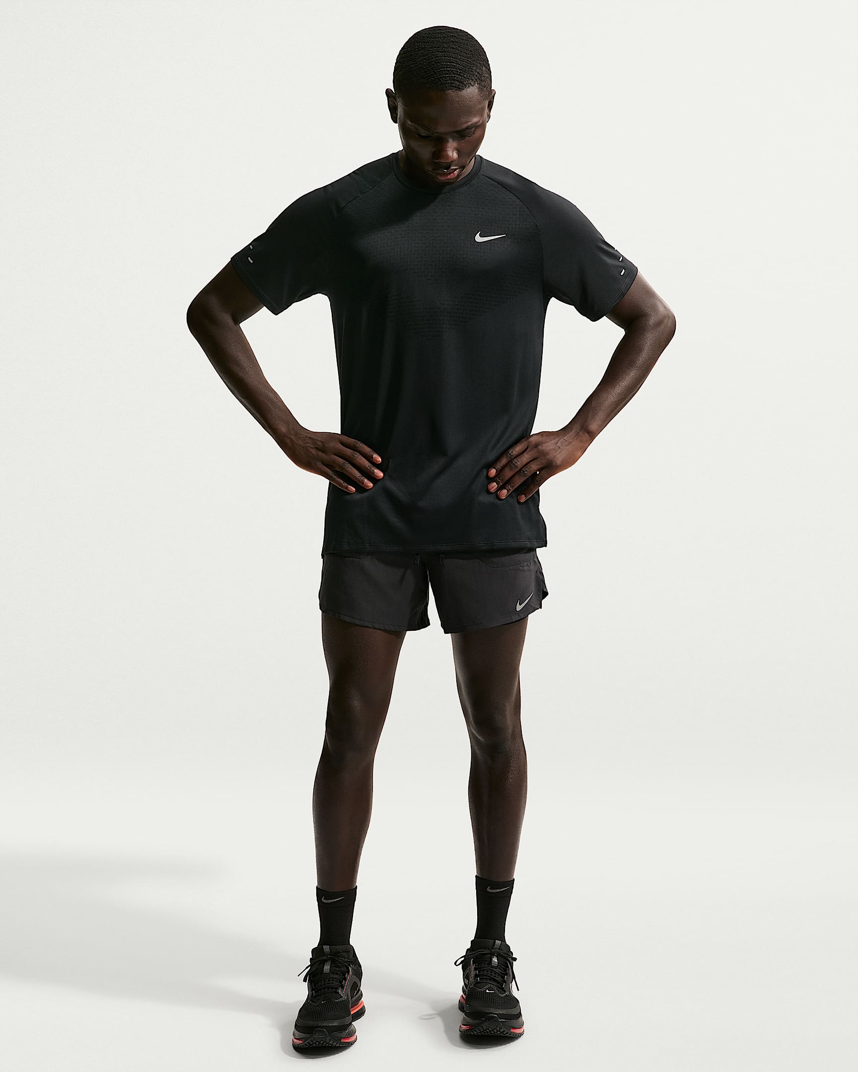 Nike Stride Dri-FIT ADV Kısa Kollu Erkek Koşu Üstü - Siyah