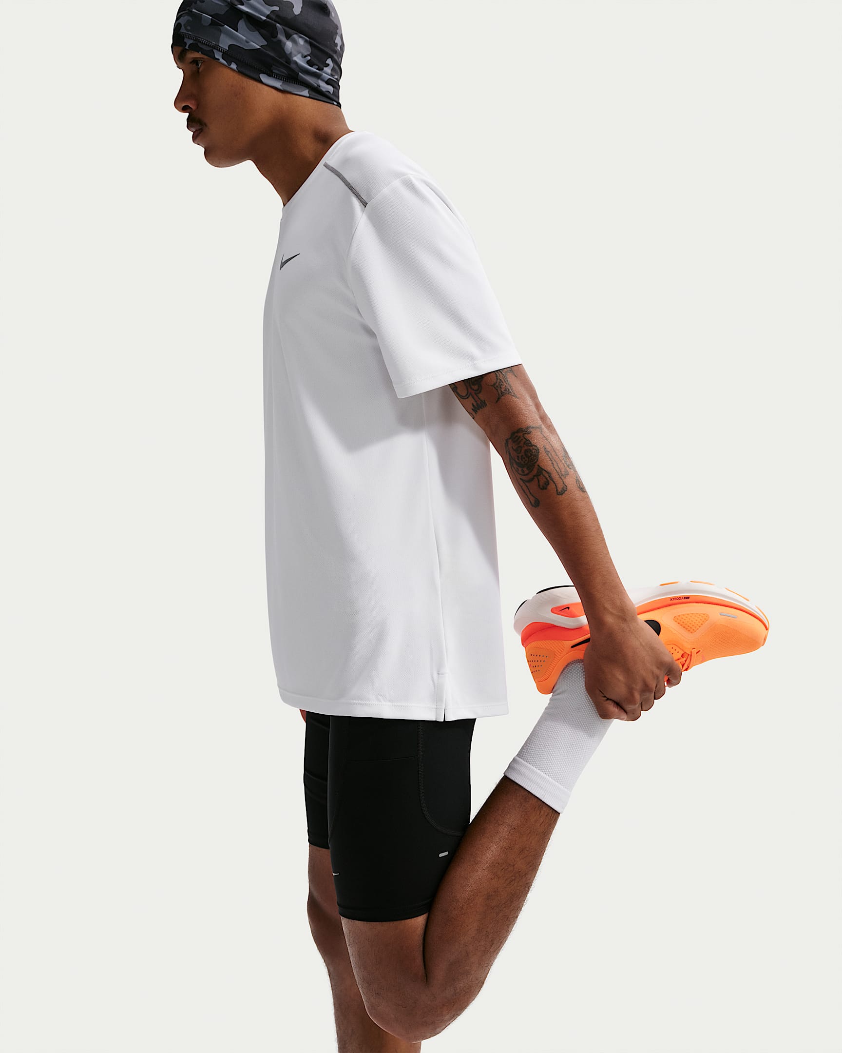 Nike Miler Dri-FIT Kısa Kollu Erkek Koşu Üstü - Beyaz/Beyaz