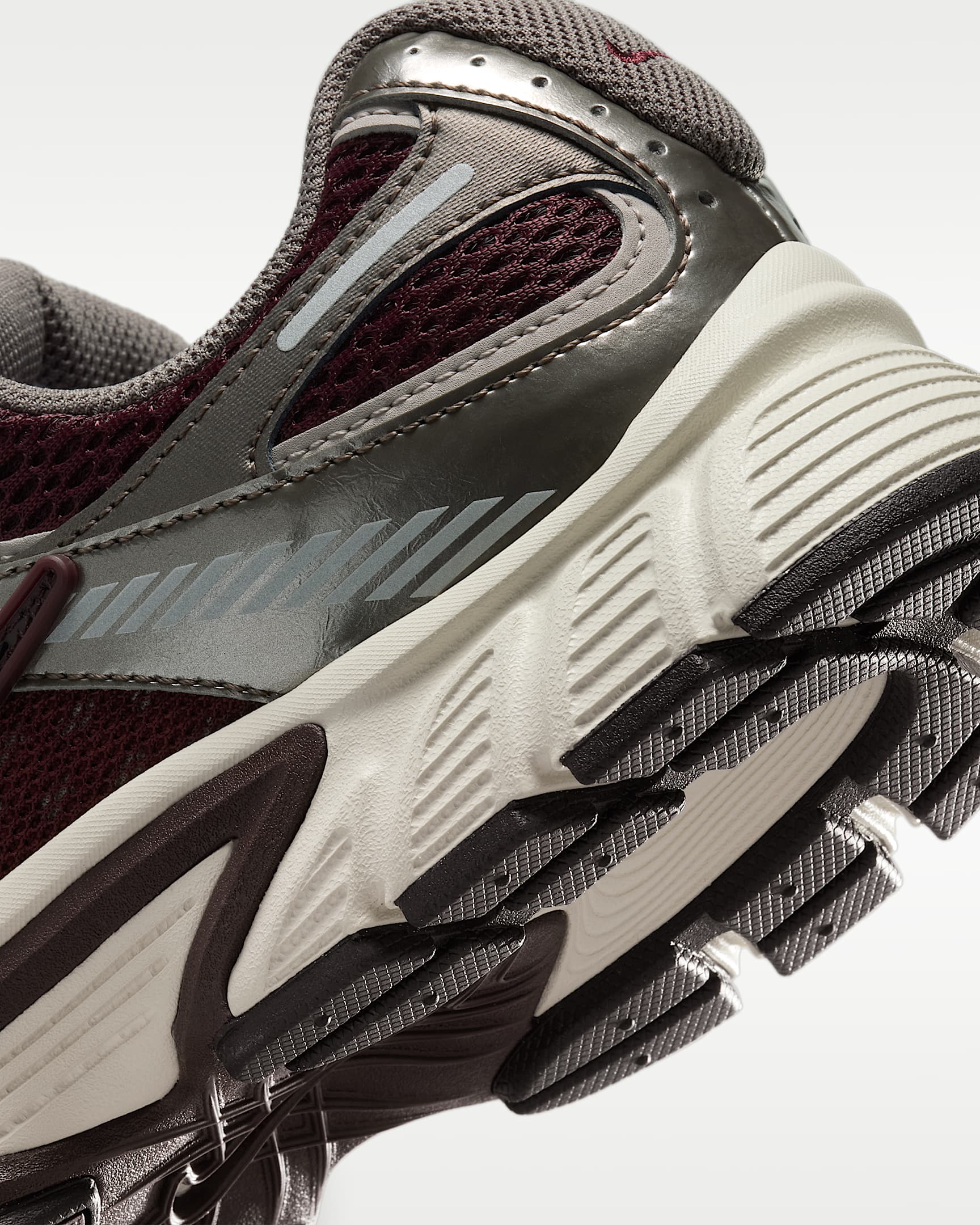 Nike V5 RNR Yansıtıcı Tasarım Vurgulu Kadın Ayakkabısı - Burgundy Crush/College Grey/Light Orewood Brown/Siyah