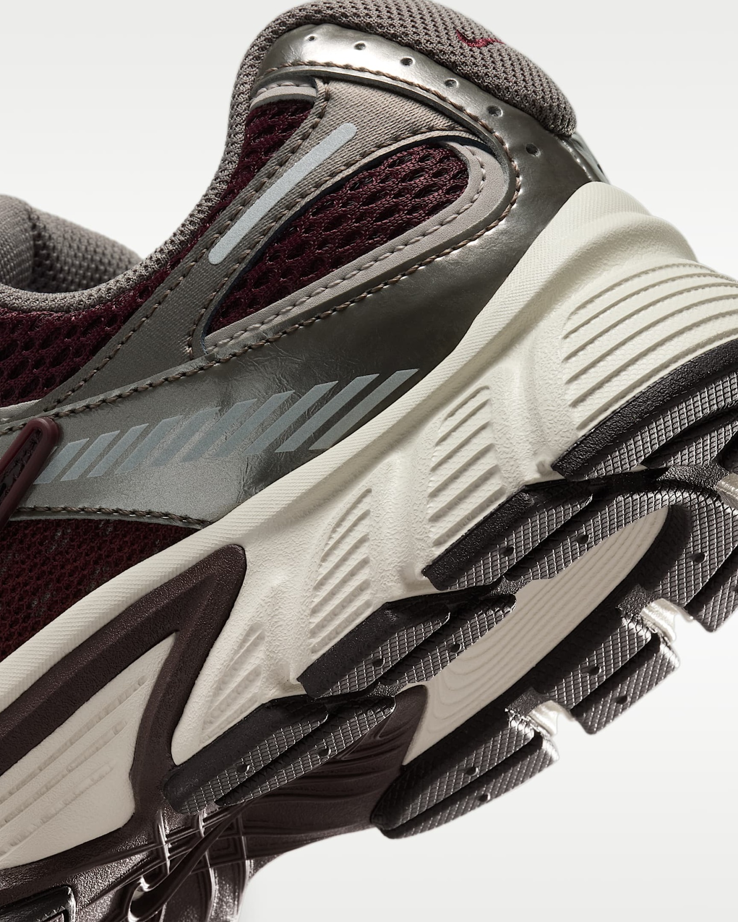 Nike V5 RNR Yansıtıcı Tasarım Vurgulu Kadın Ayakkabısı - Burgundy Crush/College Grey/Light Orewood Brown/Siyah