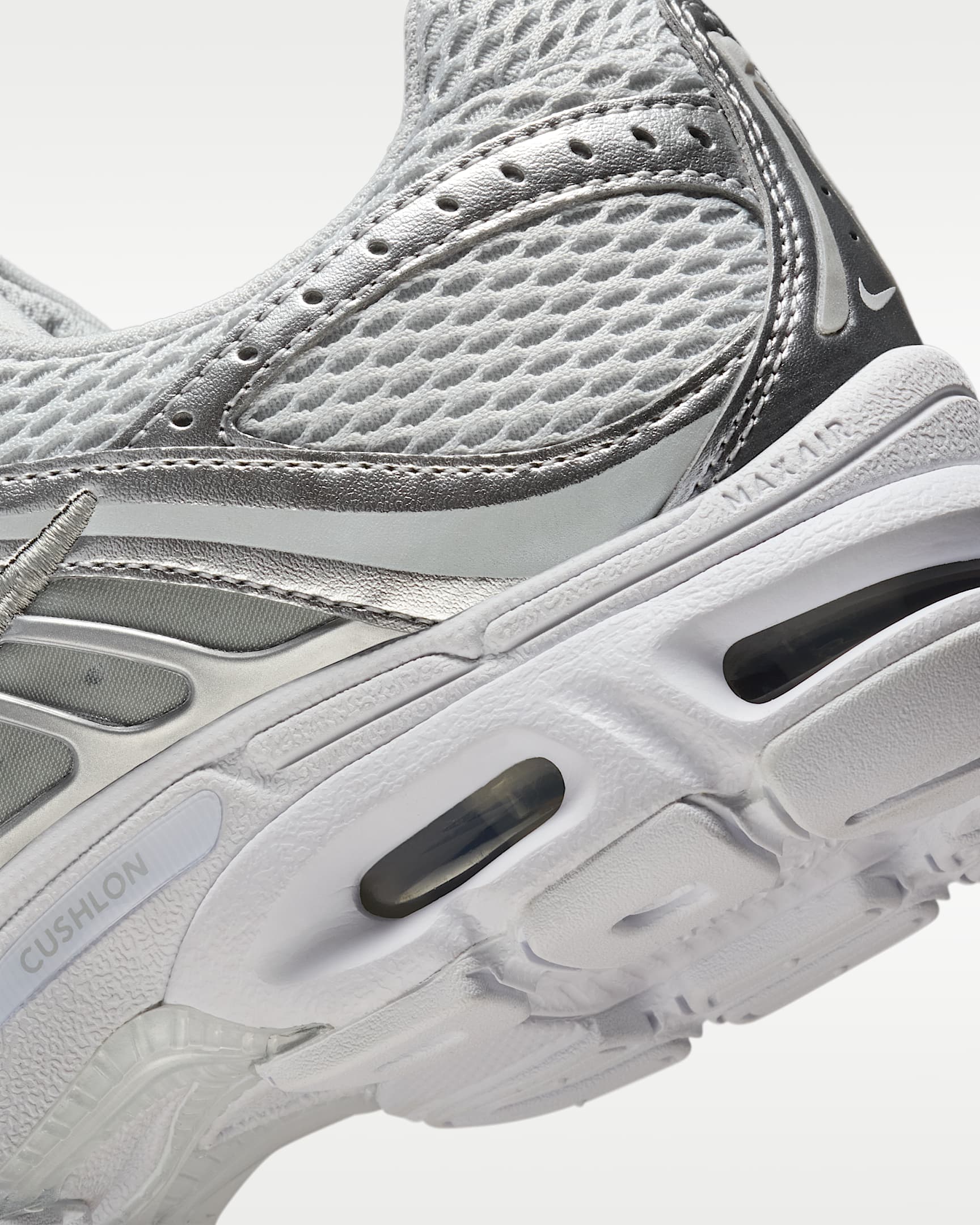 Yansıtıcı Vurgulara Sahip Nike Air Max Moto 2K Kadın Ayakkabısı - Grey Fog/Metallic Silver/Beyaz