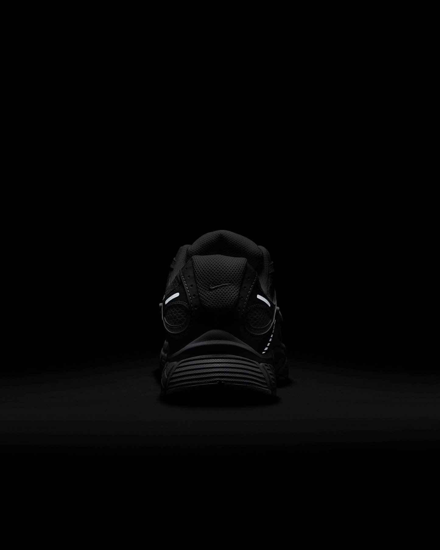Nike V5 RNR Yansıtıcı Tasarım Vurgulu Kadın Ayakkabısı - Beyaz/Siyah/Metallic Silver/Beyaz