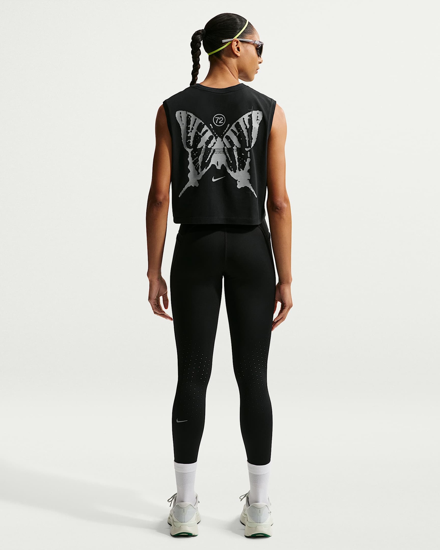 Nike Swift Butterfly Dri-FIT Kolsuz Kadın Koşu Tişörtü - Siyah